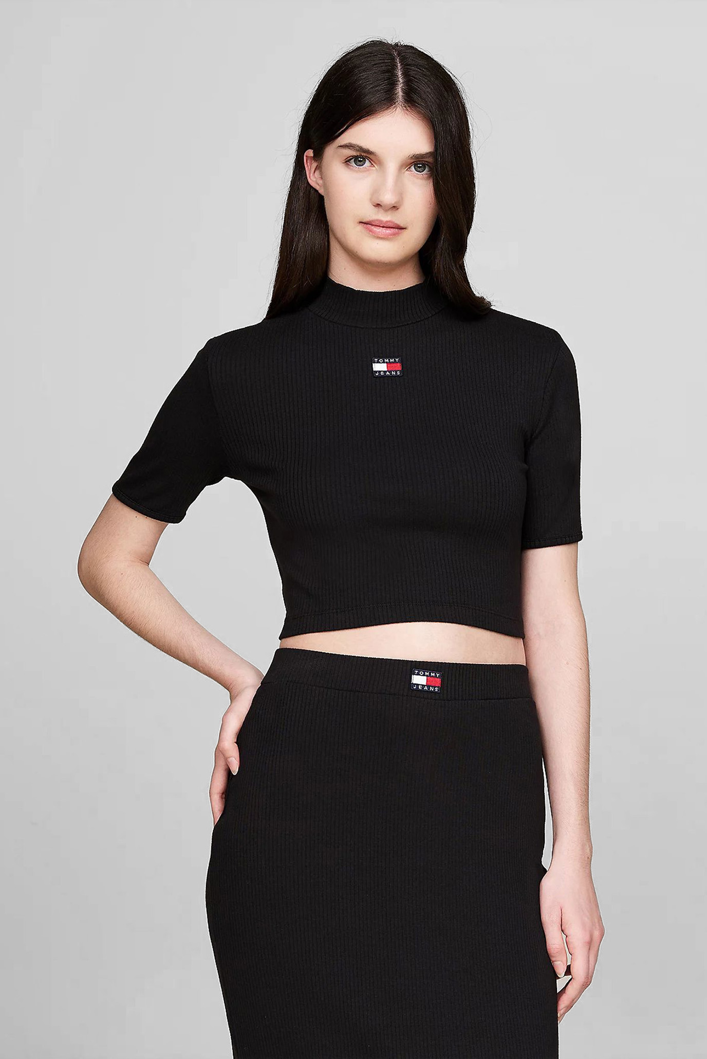 Женский черный топ TJW BADGE MOCK NECK TOP SS 1