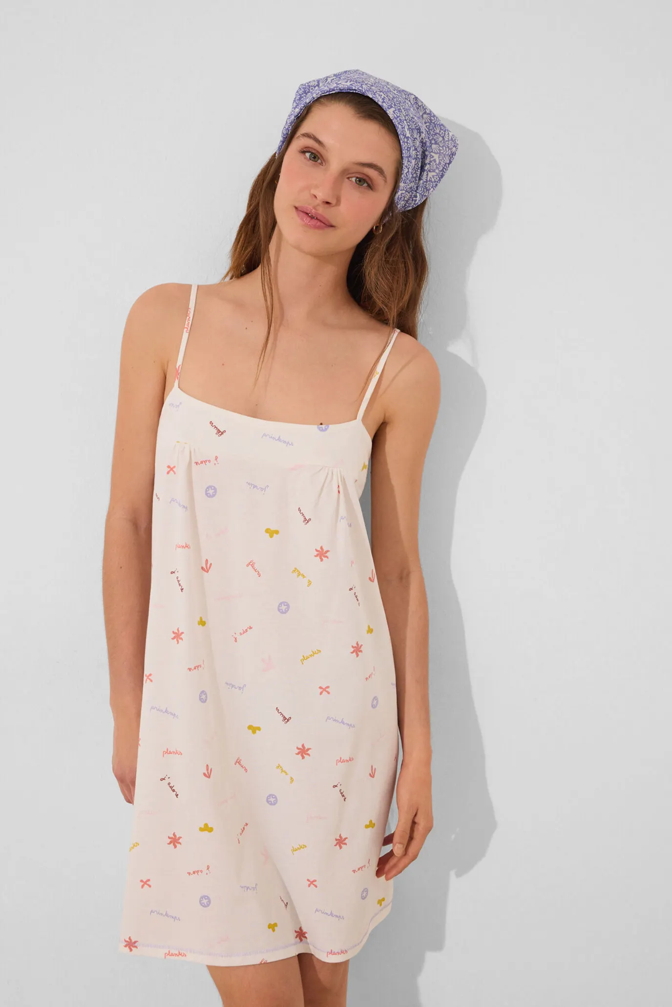 Жіноча біла нічна сорочка з візерунком J´ADORE 1