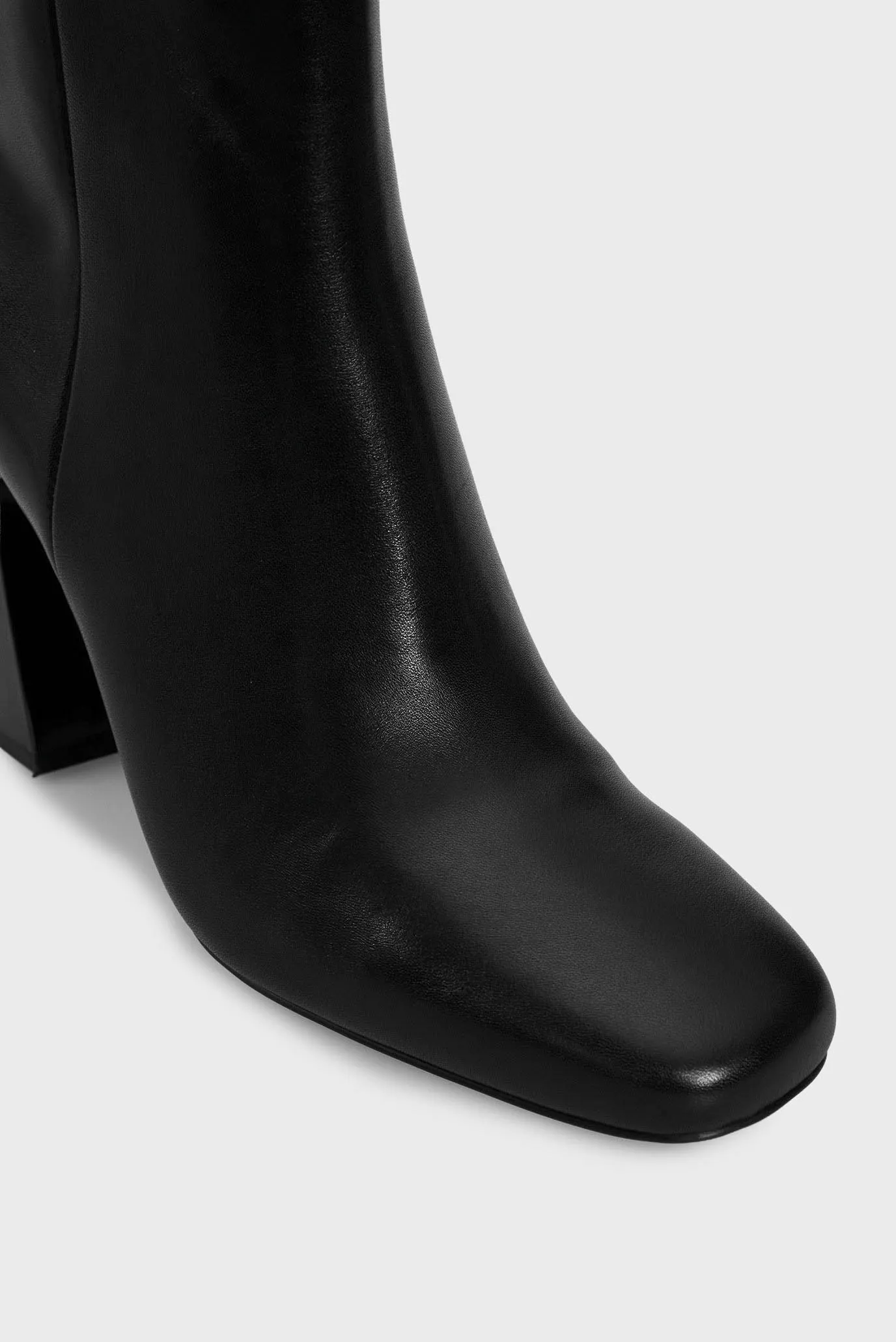 Женские черные кожаные ботильоны ASTRA NOVA 5