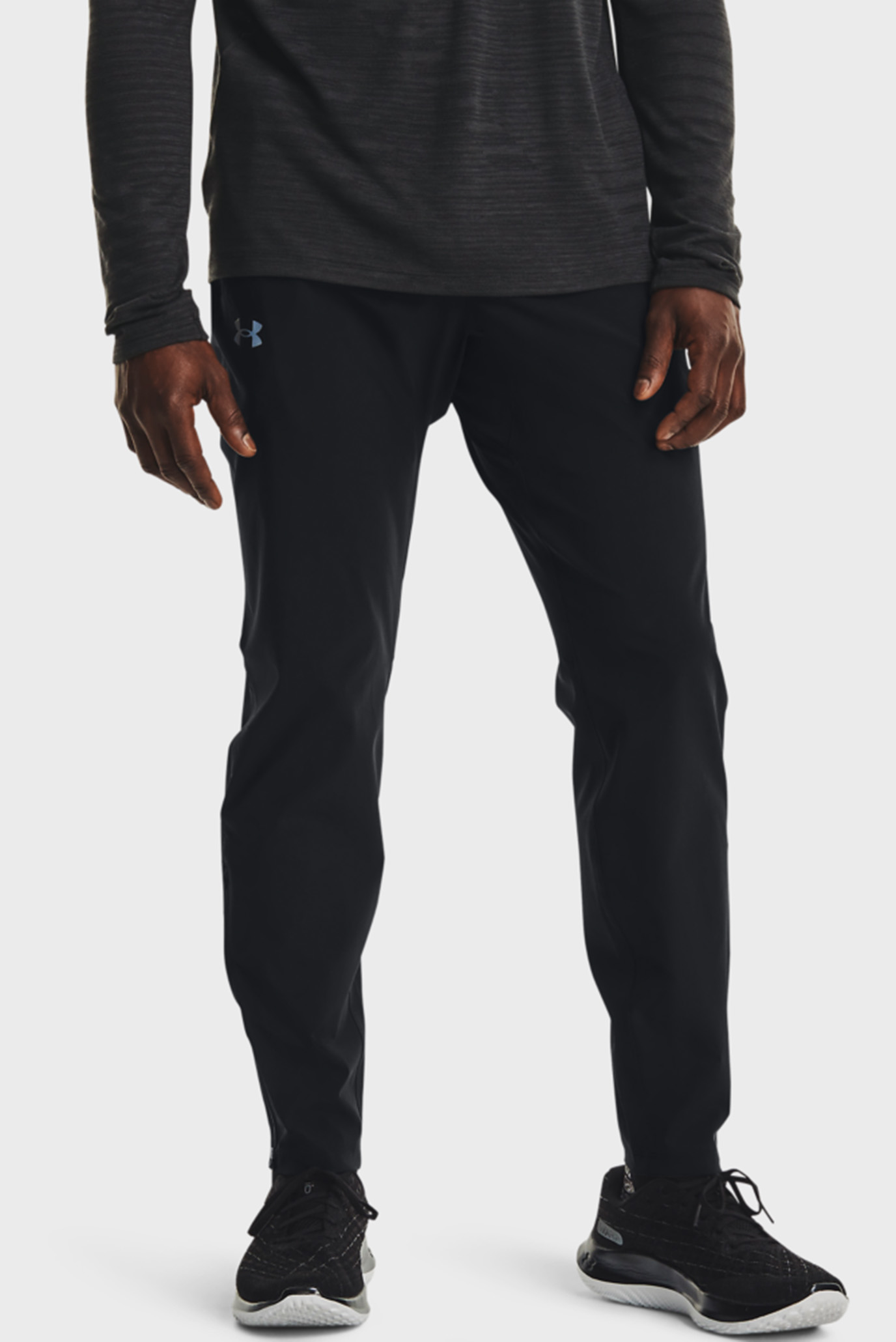 Чоловічі чорні спортивні штани UA OutRun the STORM Pant 1