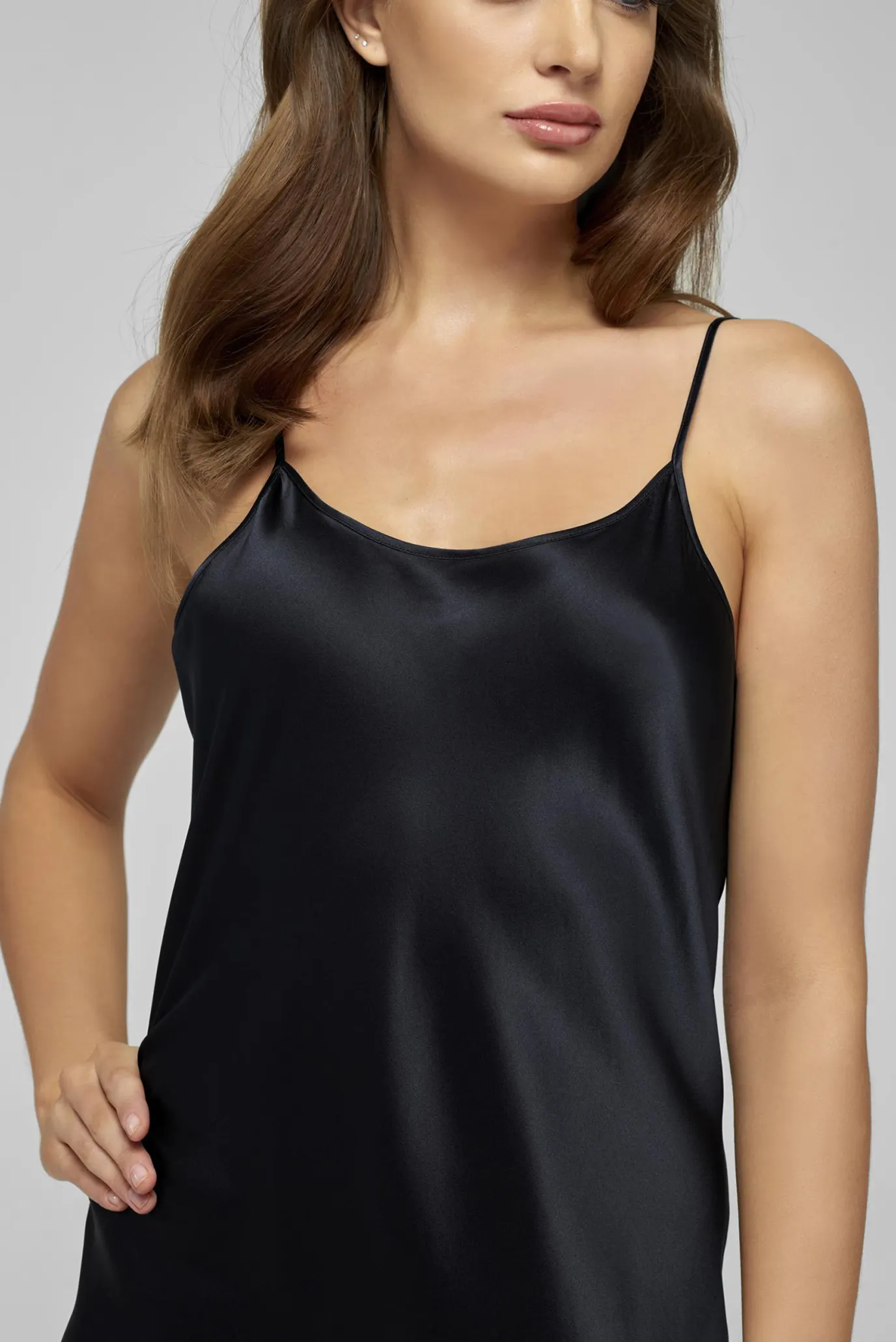 Женская черная шелковая ночная рубашка 2