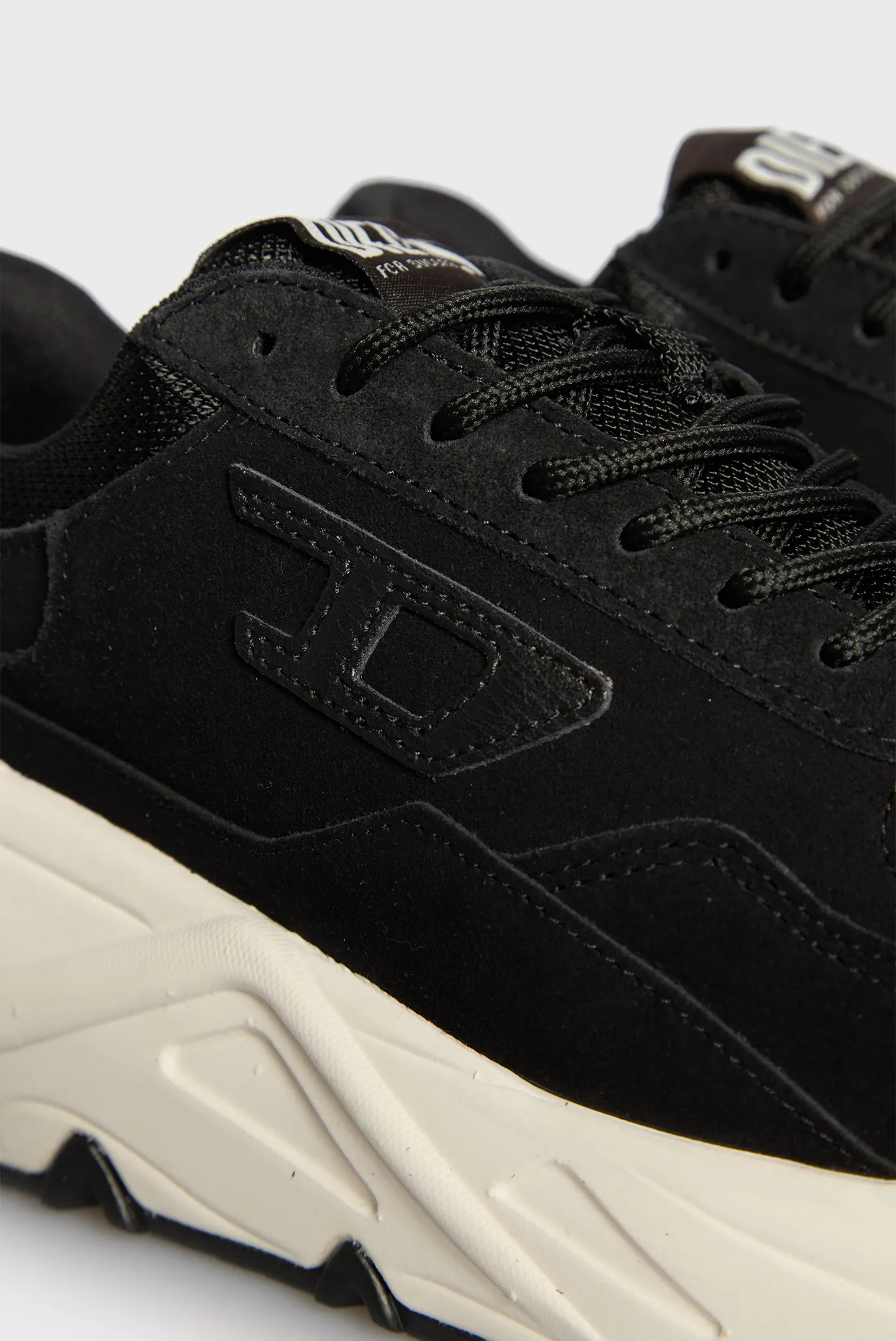 Жіночі чорні замшеві кросівки SAVANNAH Diesel Y03565 P8107 — MD