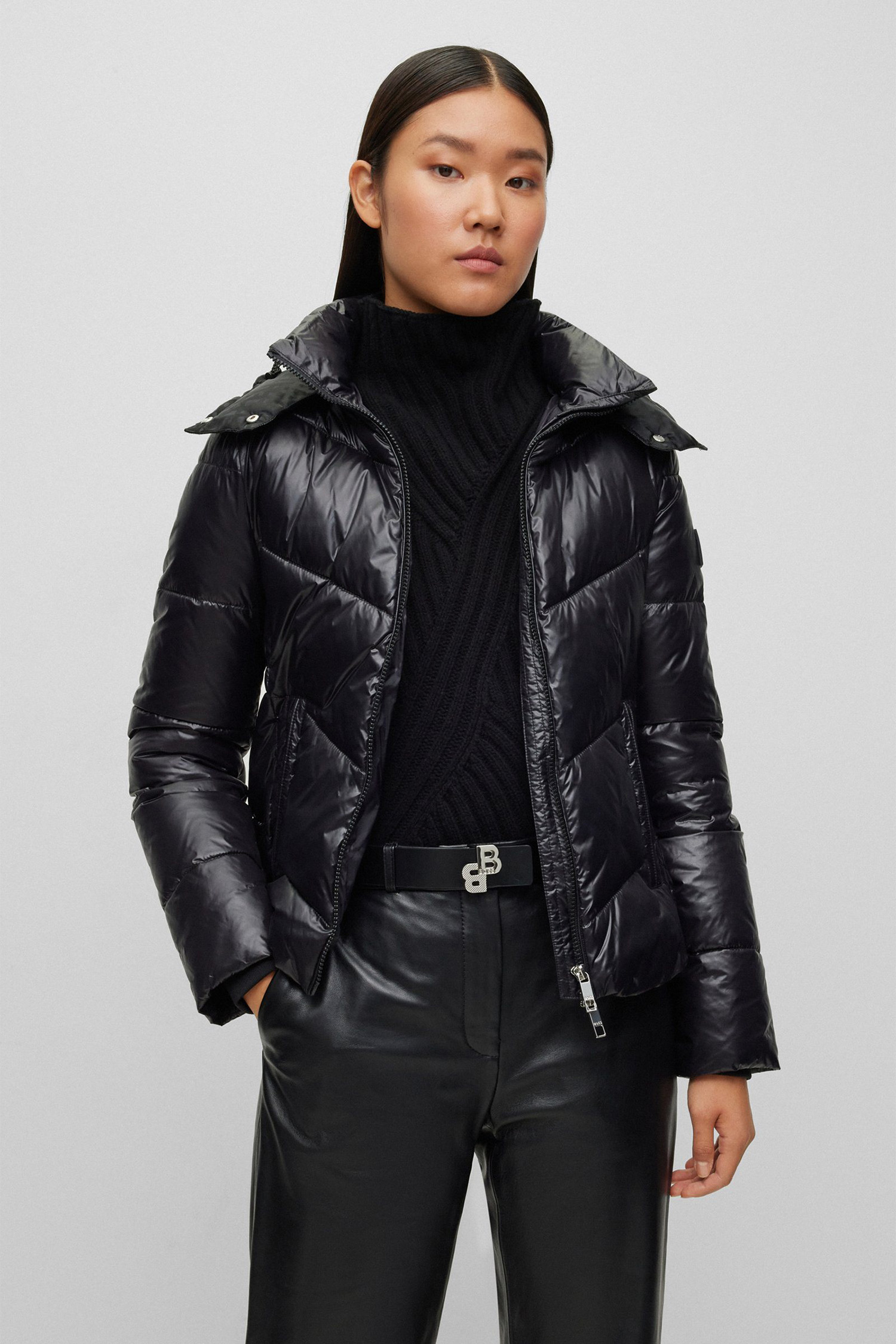 Женская черная куртка 1