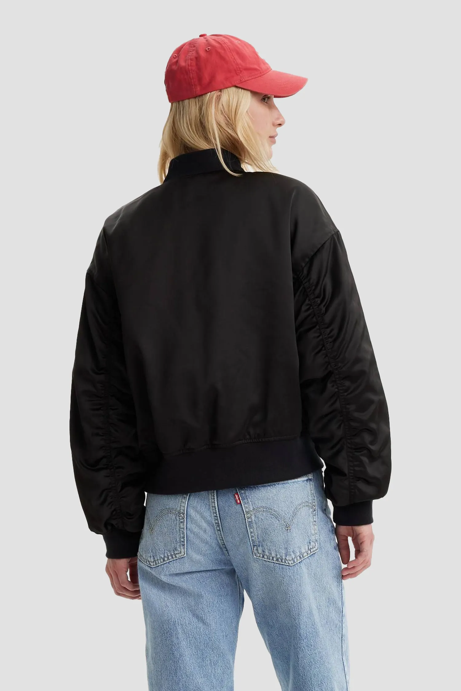 Жіночий чорний бомбер 3