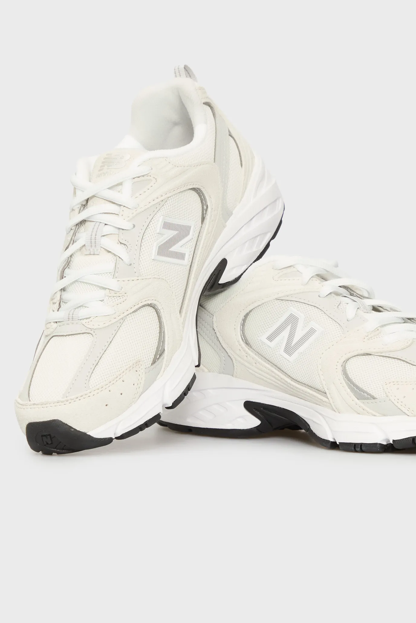 Жіночі білі кросівки 530 2