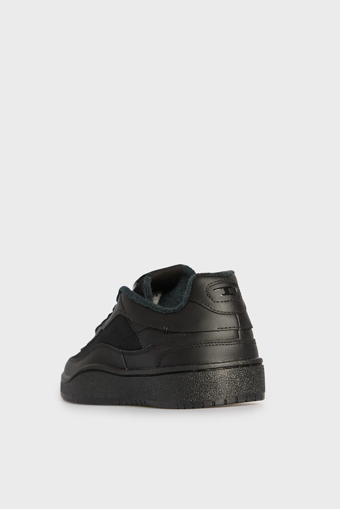 Мужские черные сникерсы OVAL SKATE 5