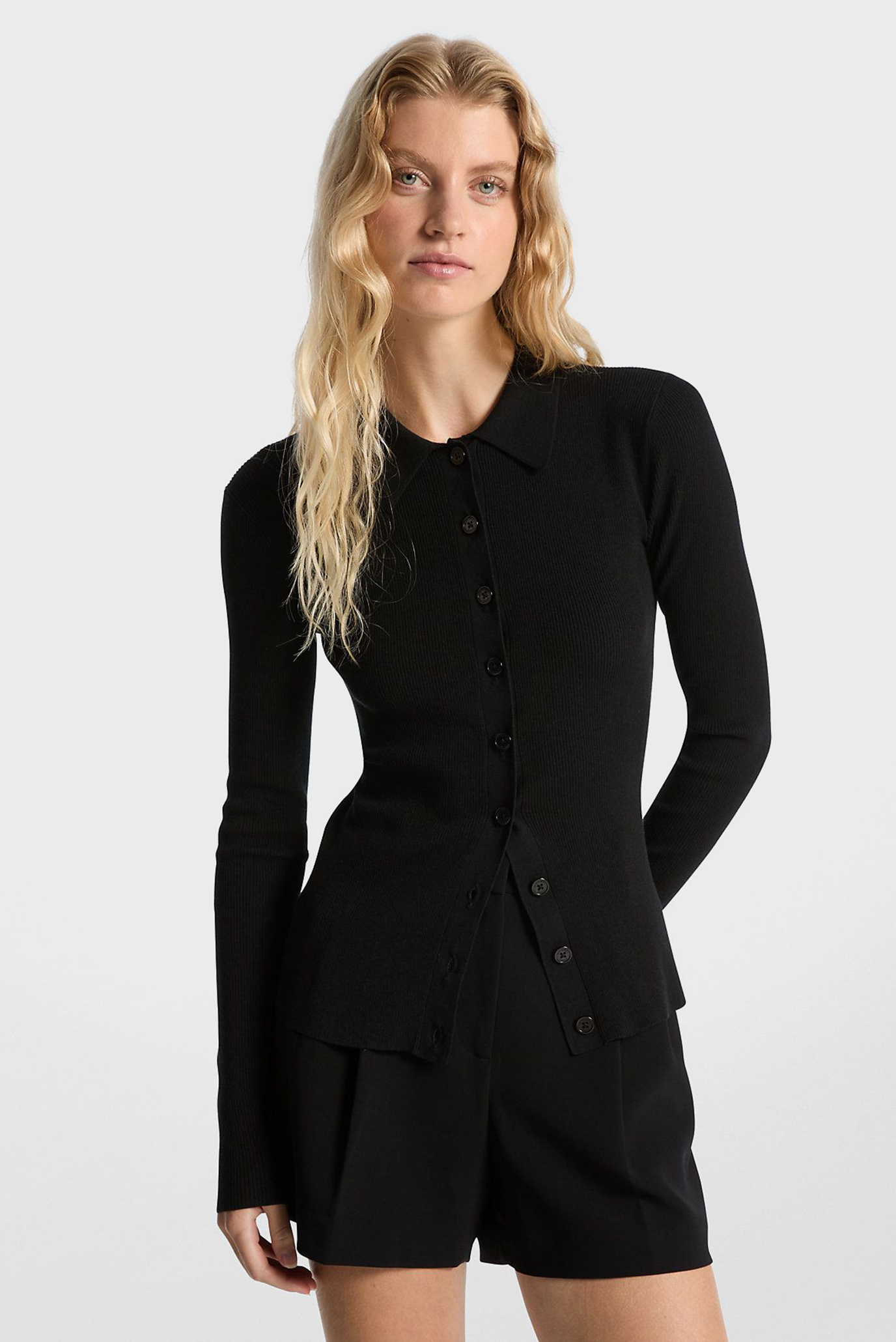 Женский черный кардиган FITTED RIBED LS BUTTON UP Черный XS Michael Kors MR56135GW2 Женский черный кардиган FITTED RIBED LS BUTTON UP Черный XS Michael Kors MR56135GW2