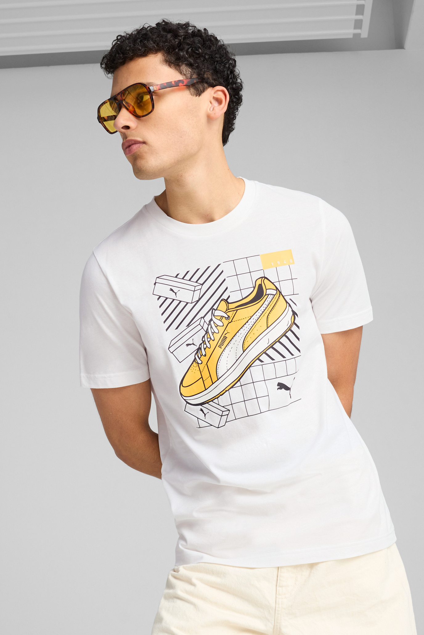 Мужская белая футболка Graphics Sneaker Tee Men 1