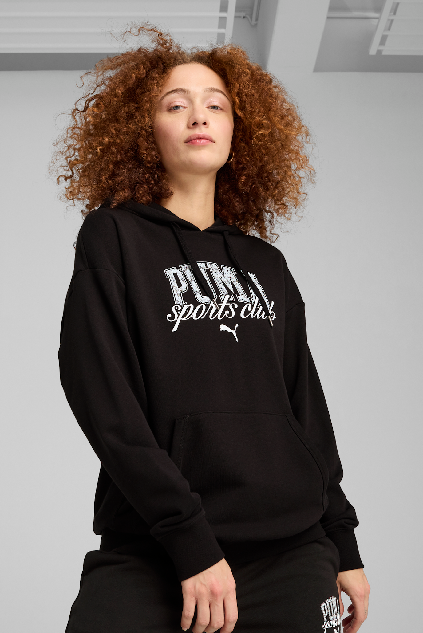 Женское черное худи PUMA Class Relaxed Hoodie Women 1