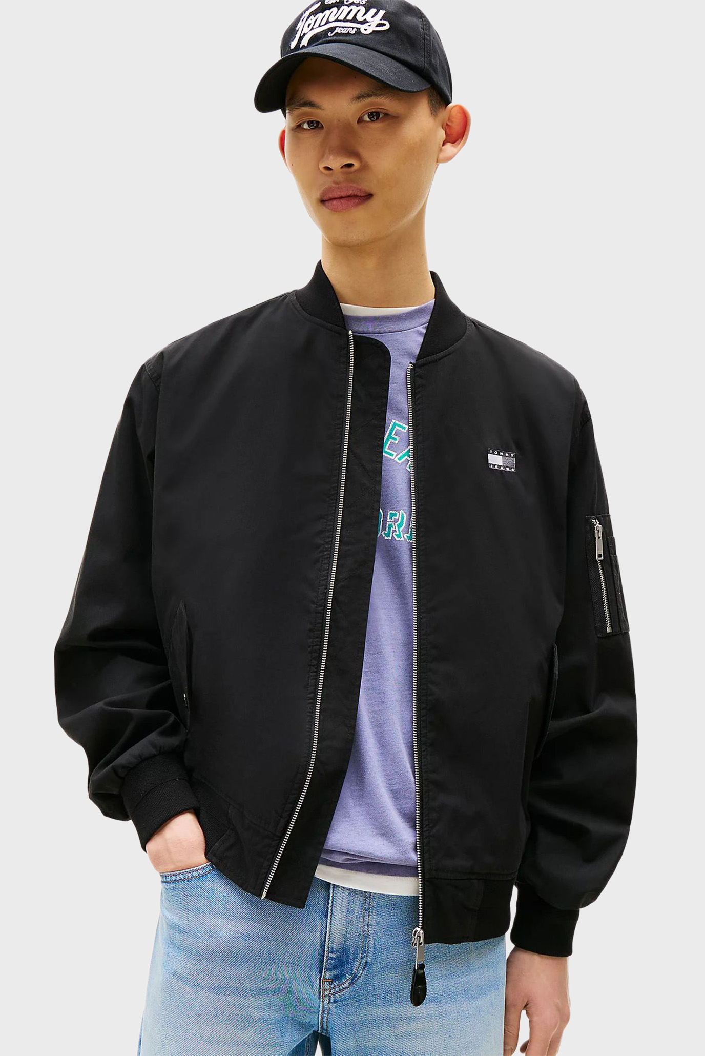 Мужской черный бомбер COTTON Черный M Tommy Jeans DM0DM21674 Мужской черный бомбер COTTON Черный M Tommy Jeans DM0DM21674