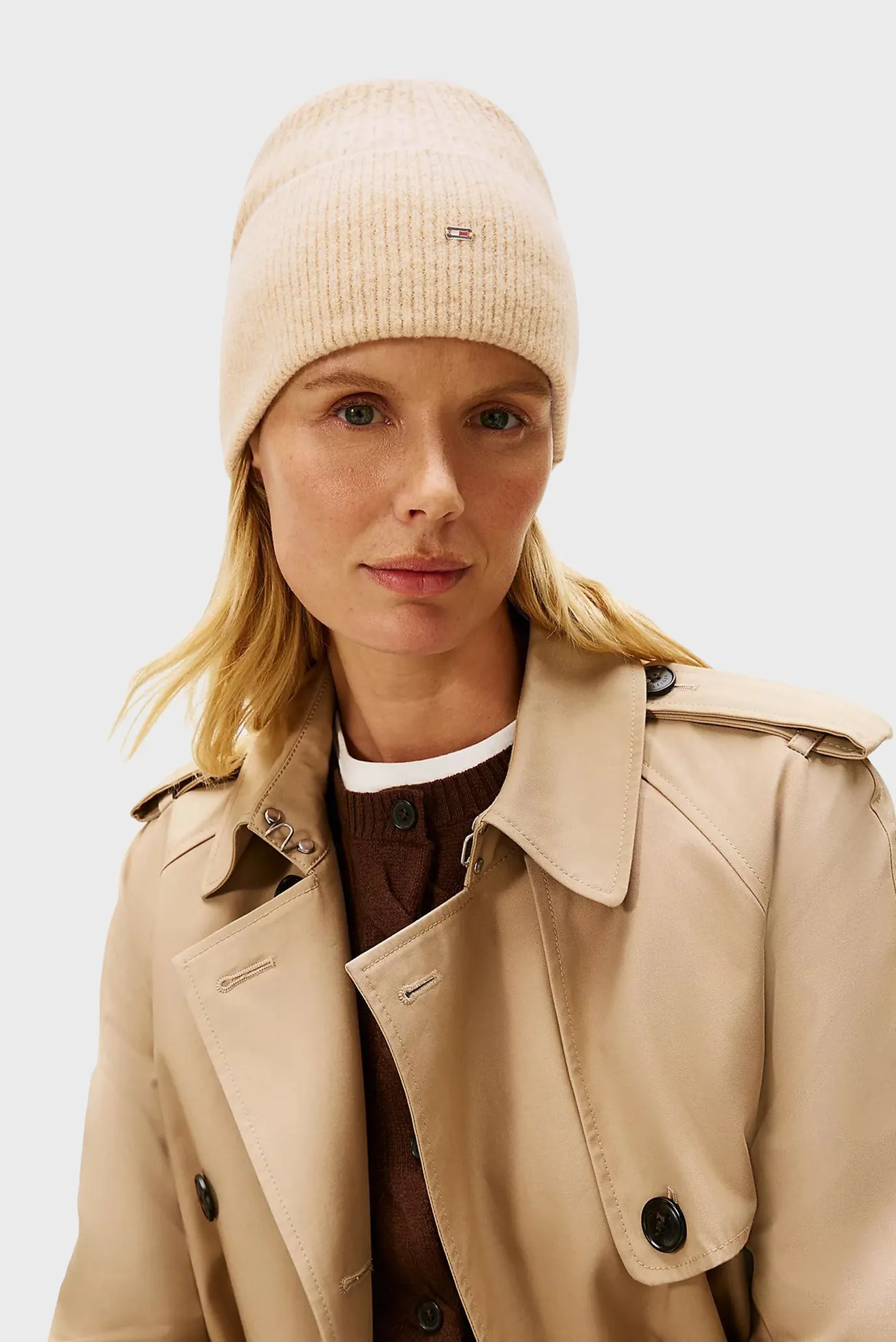 Жіноча бежева шапка CABLE 2