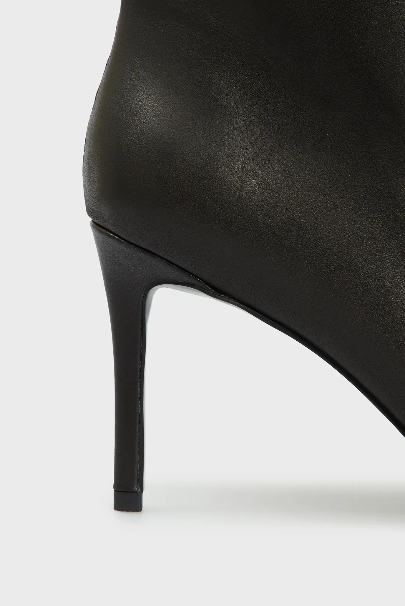 Женские черные кожаные ботильоны Ville 5