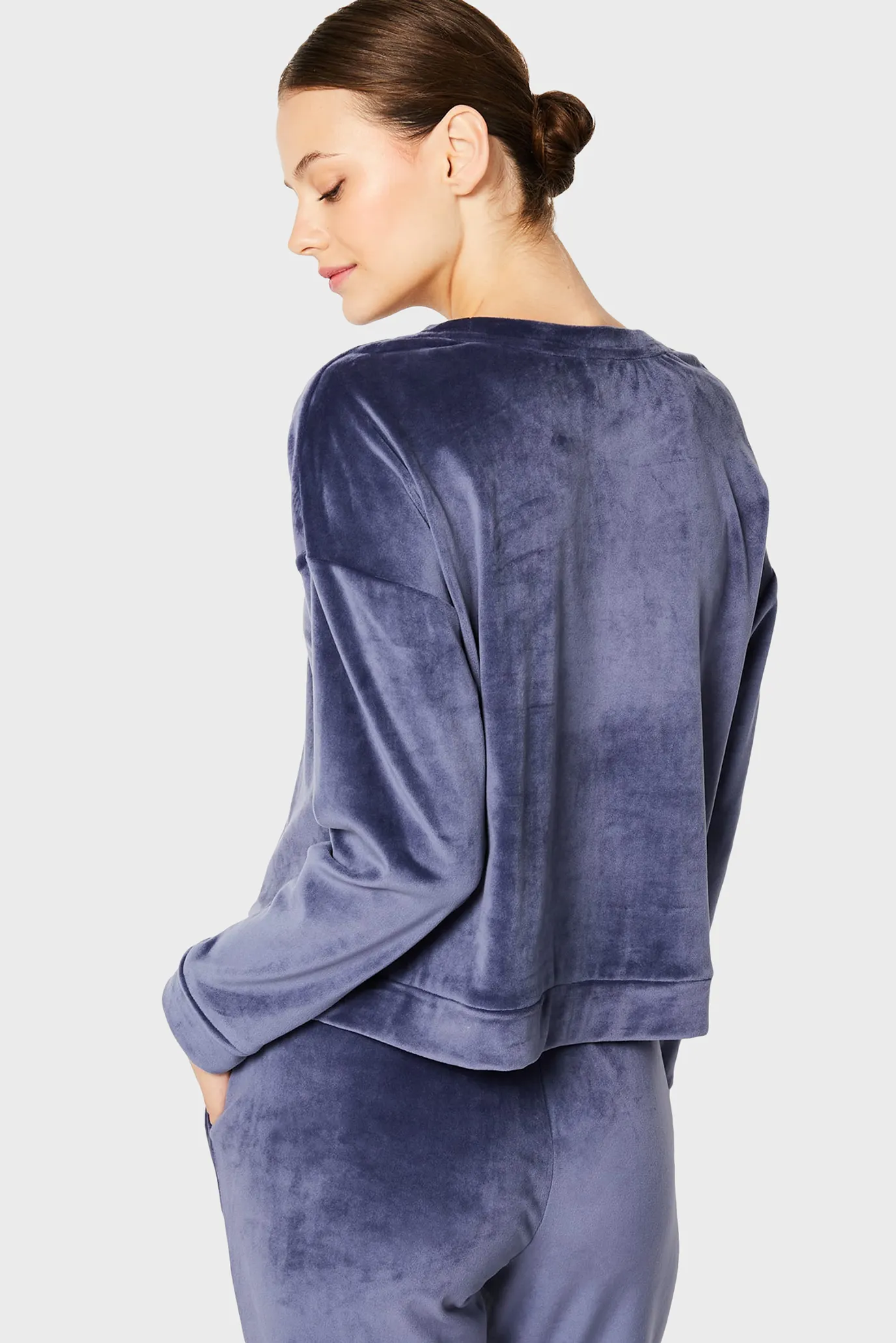 Женский фиолетовый велюровый свитшот LOEVA 3