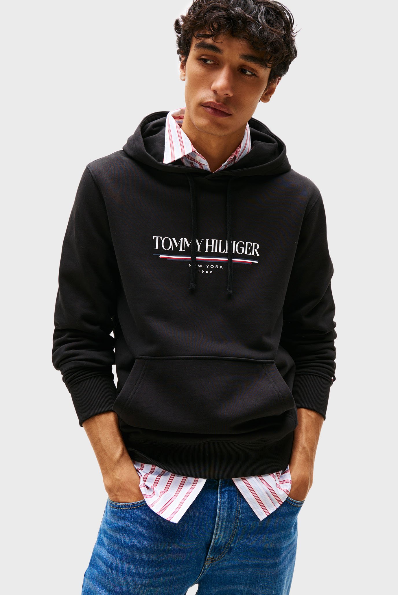 Мужское черное худи BRAND LOVE HILFIGER Черный M Tommy Hilfiger MW0MW40534 Мужское черное худи BRAND LOVE HILFIGER Черный M Tommy Hilfiger MW0MW40534