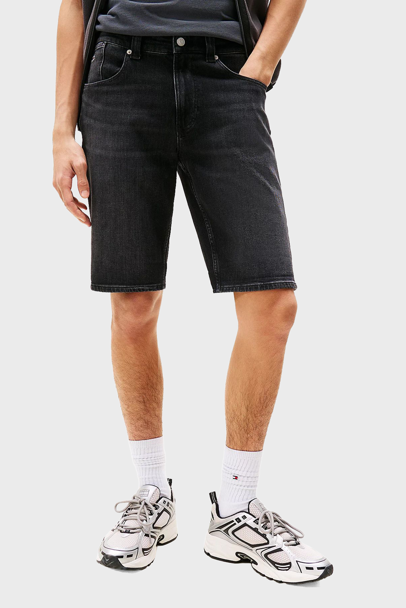 Мужские черные джинсовые шорты RONNIE SHORT BI5181 Черный 29 Tommy Jeans DM0DM20945 Мужские черные джинсовые шорты RONNIE SHORT BI5181 Черный 29 Tommy Jeans DM0DM20945