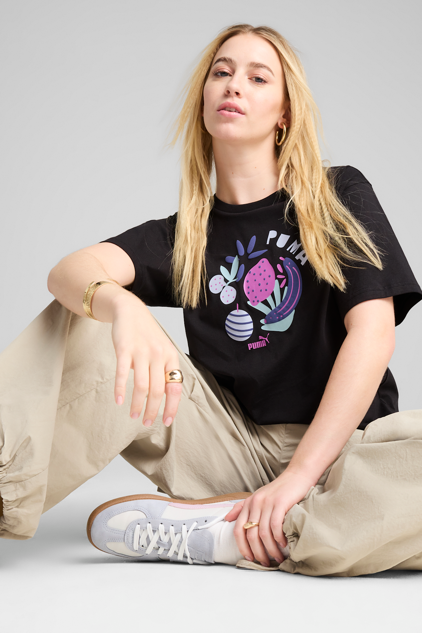 Жіноча чорна футболка GRAPHICS Relaxed Fruity Tee Women 1