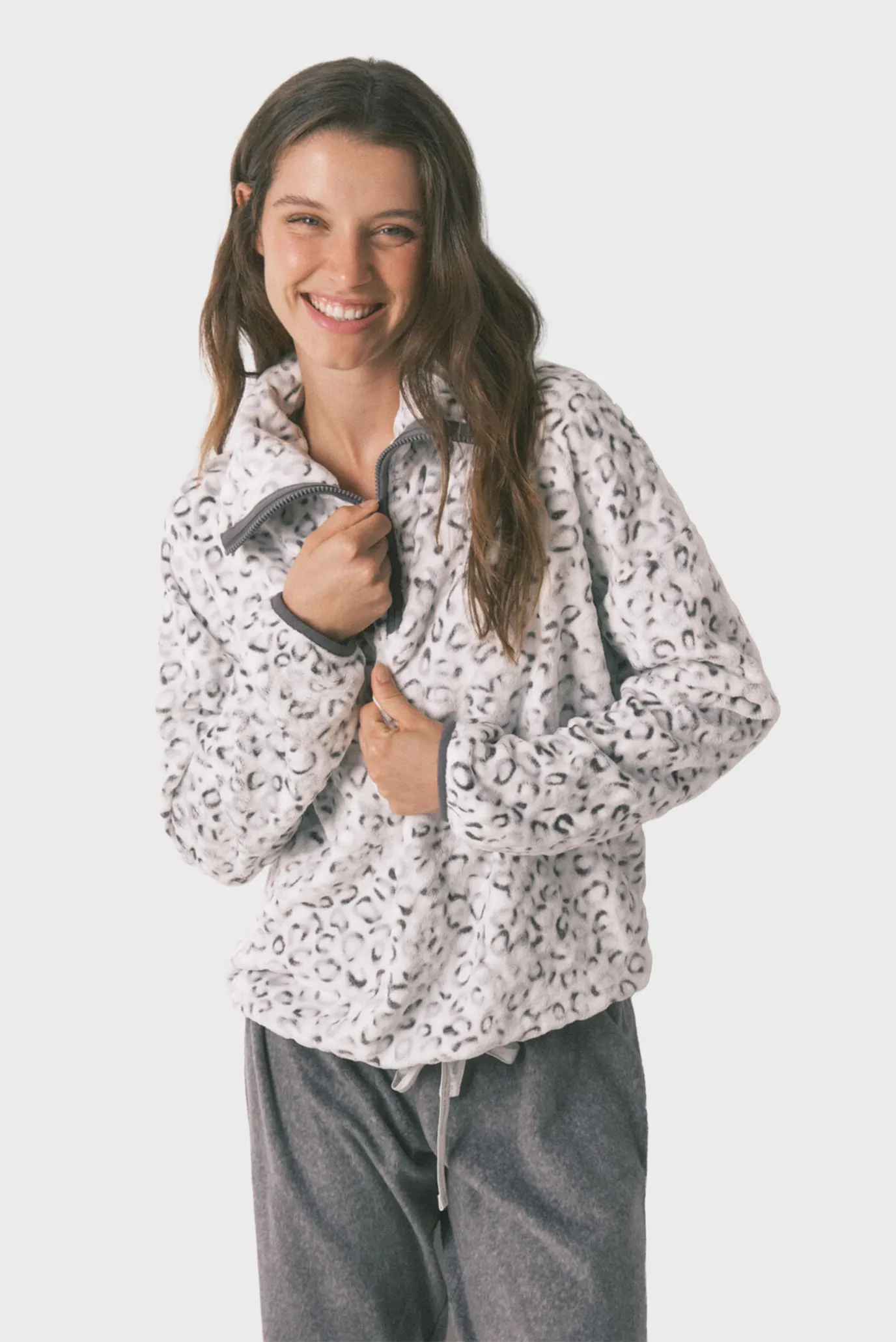 Женская серая пижама (кофта, брюки) 2