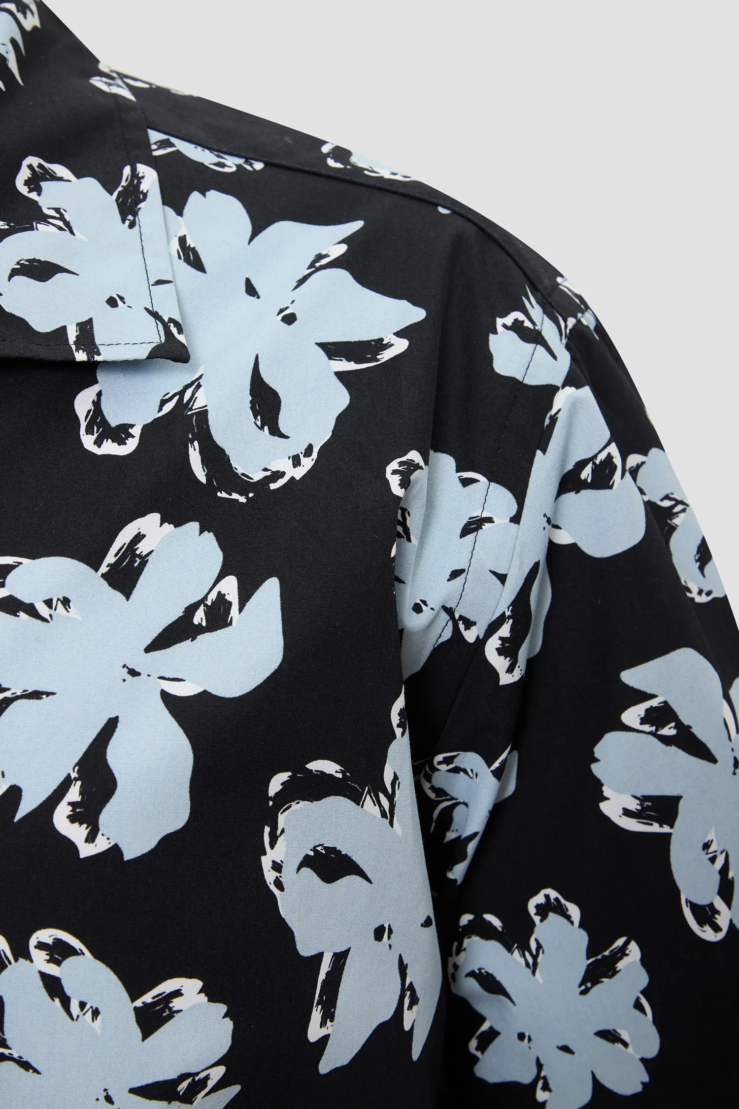 Мужская черная рубашка с узором 6