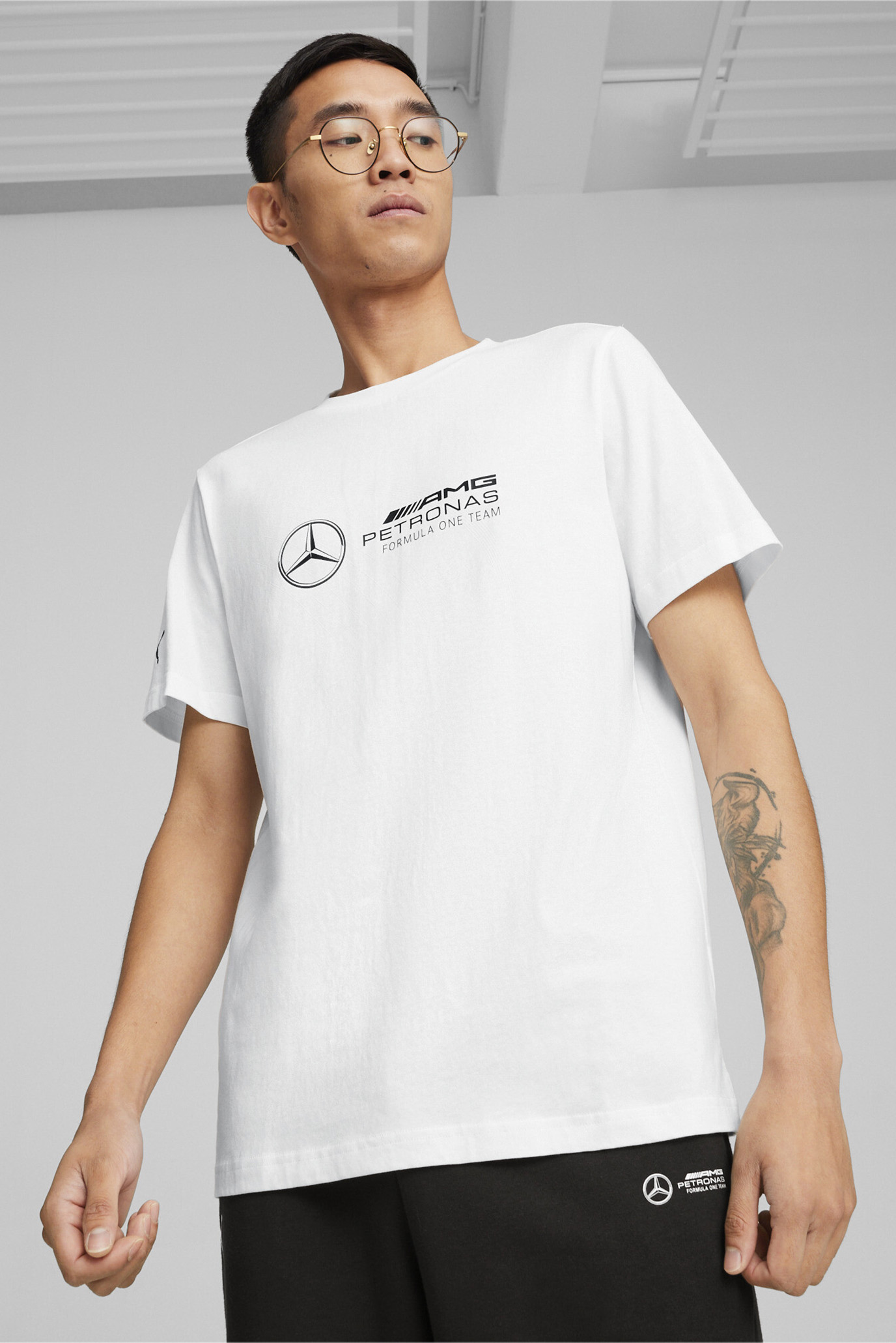 Мужская белая футболка Mercedes-AMG Petronas Motorsport Men's Logo Tee 1