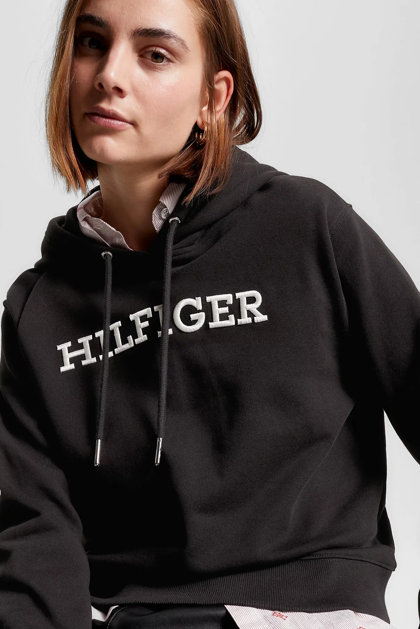 Жіноче чорне худі REG MONOTYPE EMB 4