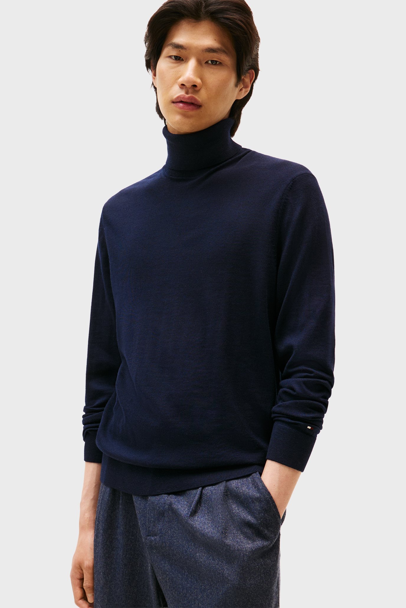 Мужской темно-синий шерстяной гольф FINE MERINO ROLL Синий L Tommy Hilfiger MW0MW40905 Мужской темно-синий шерстяной гольф FINE MERINO ROLL Синий L Tommy Hilfiger MW0MW40905
