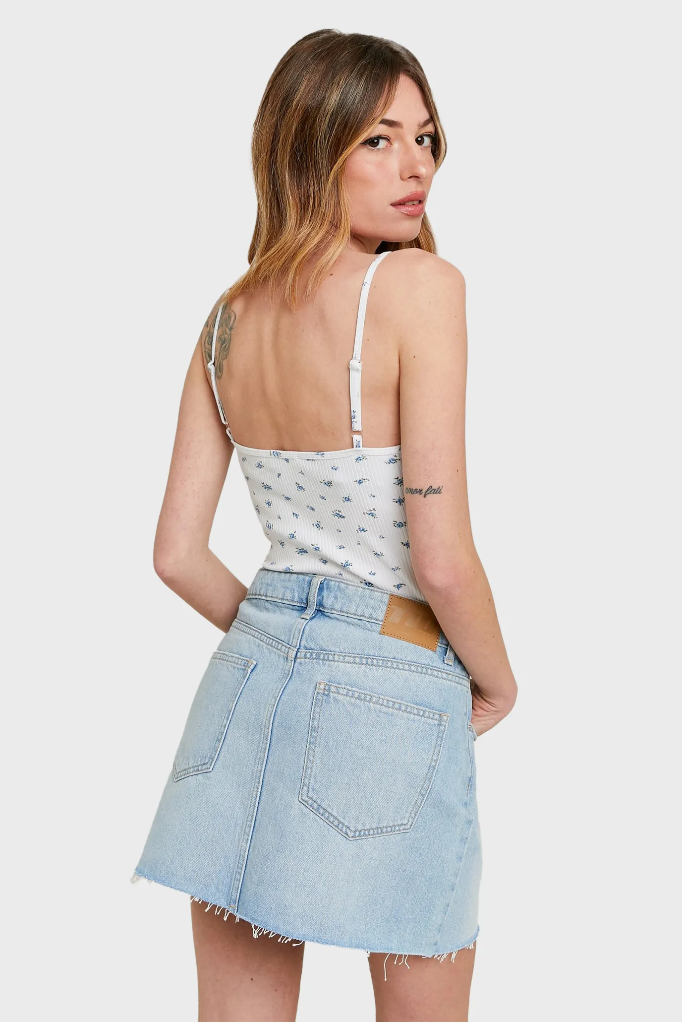 Жіноче біле боді з візерунком 2