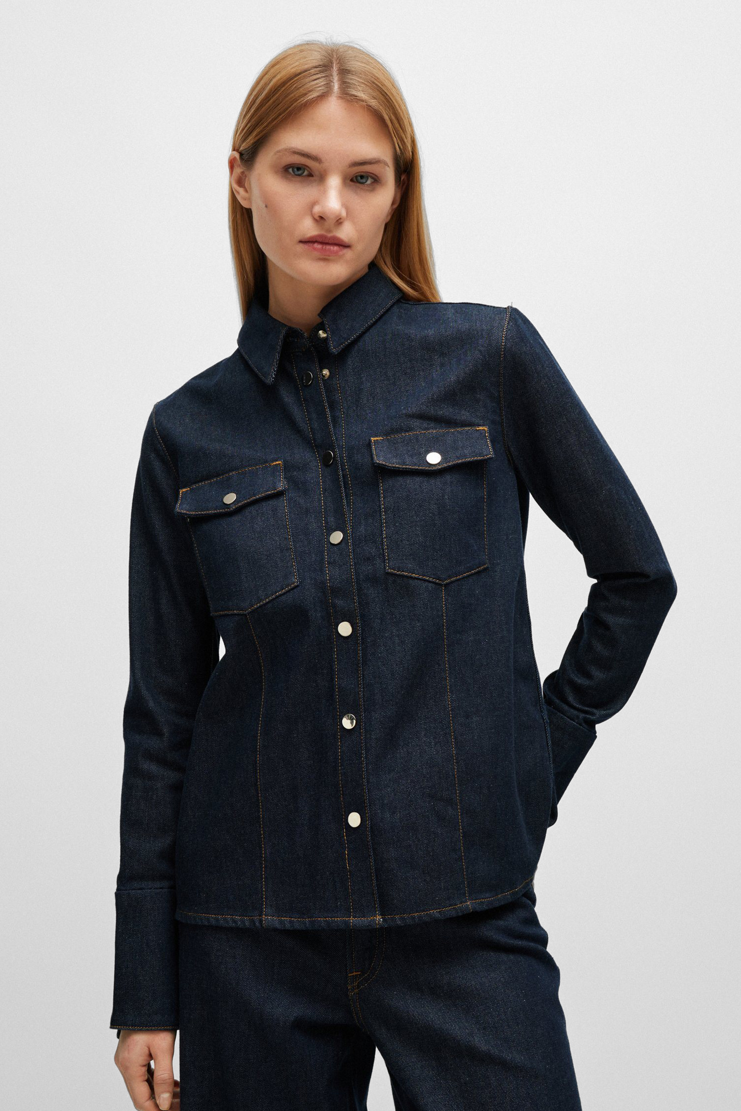 Женская темно-синяя джинсовая рубашка 1