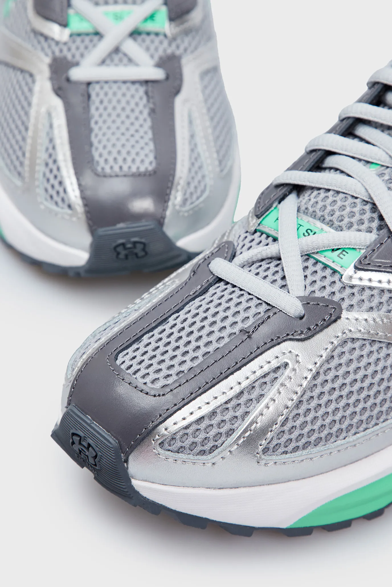 Серые кроссовки UA HOVR Apparition RTRFTR TC 2