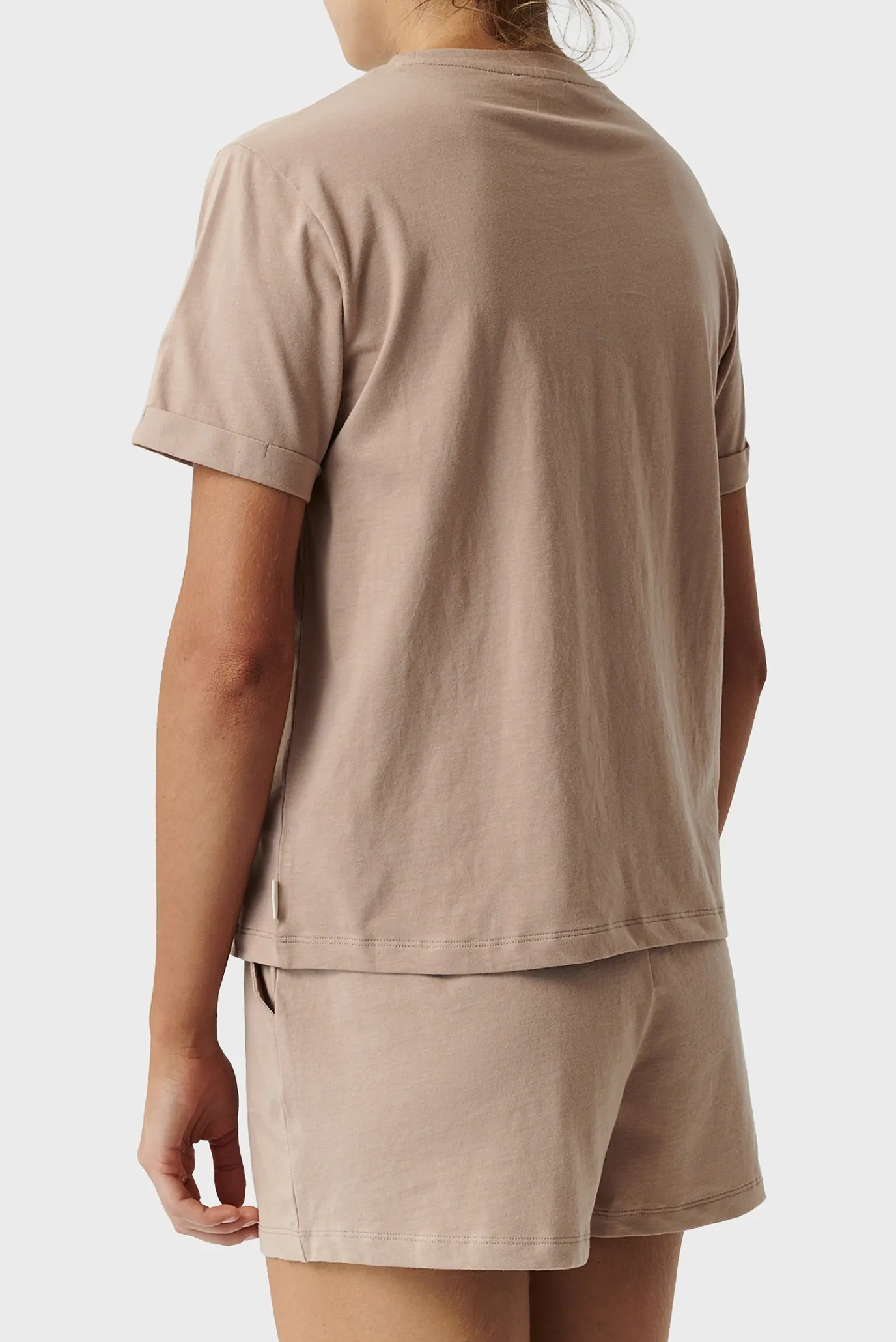 Женская бежевая пижама (футболка, шорты) 2