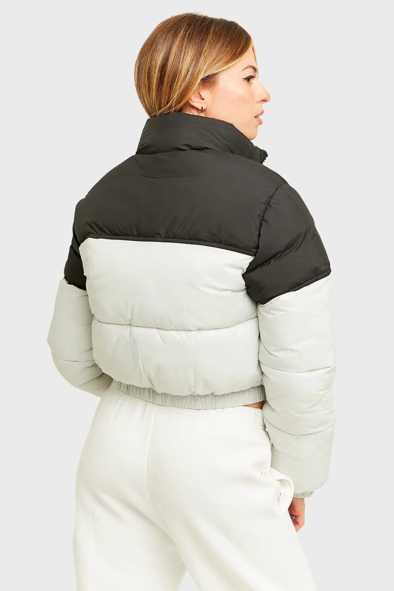 Жіноча біла куртка 3