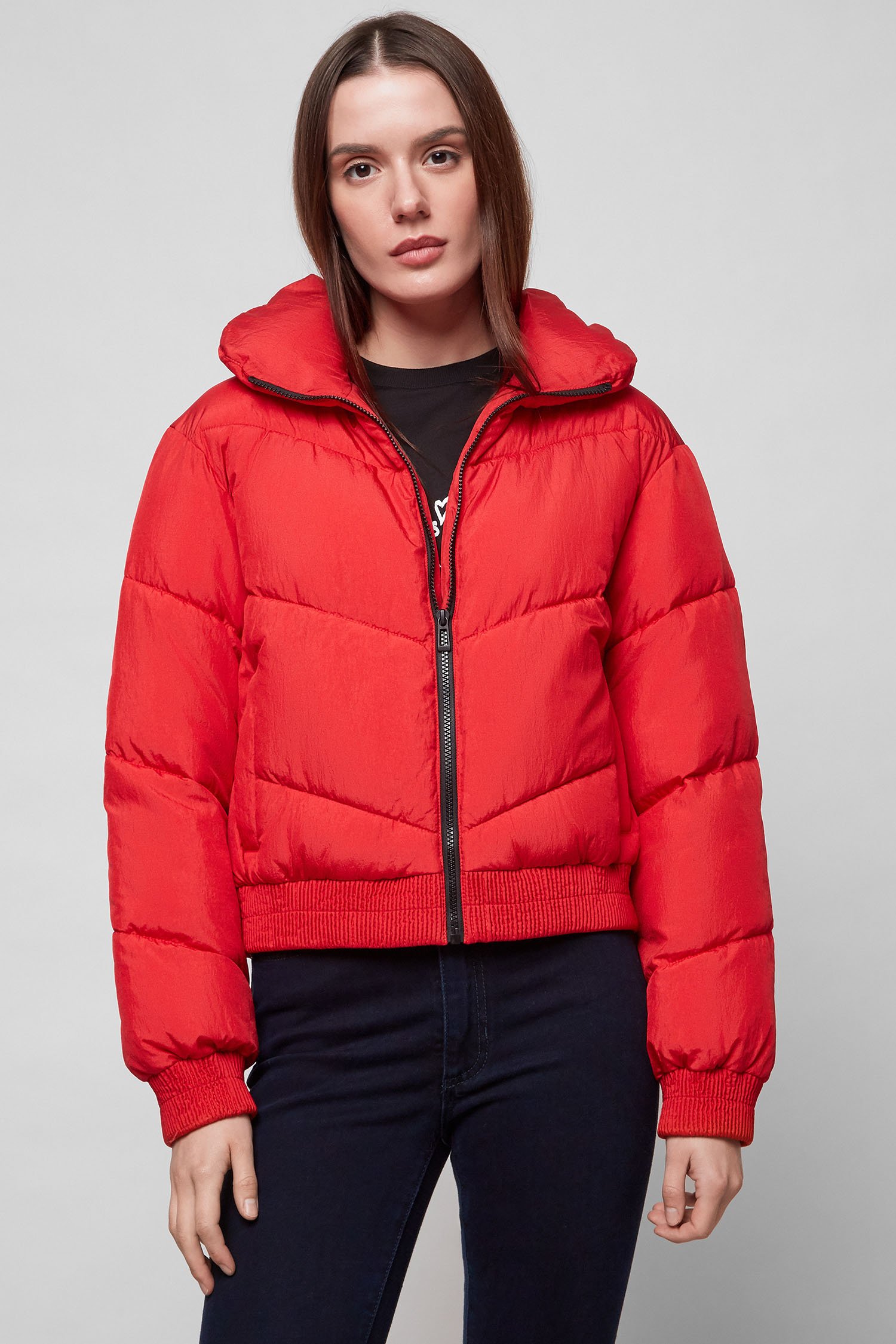 Жіноча червона куртка 1