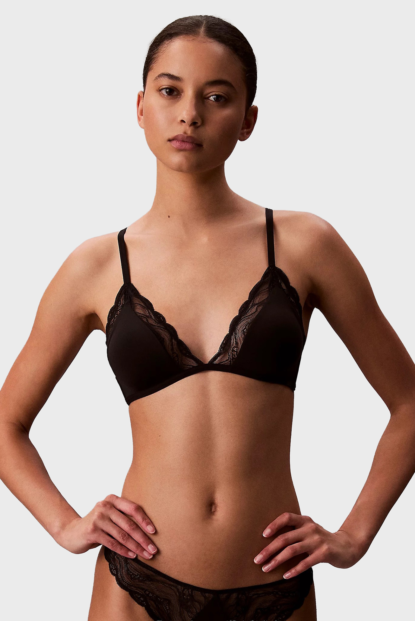 Женский черный бюстгальтер UNLINED TRIANGLE Черный L Calvin Klein LV00QF8469 Женский черный бюстгальтер UNLINED TRIANGLE Черный L Calvin Klein LV00QF8469