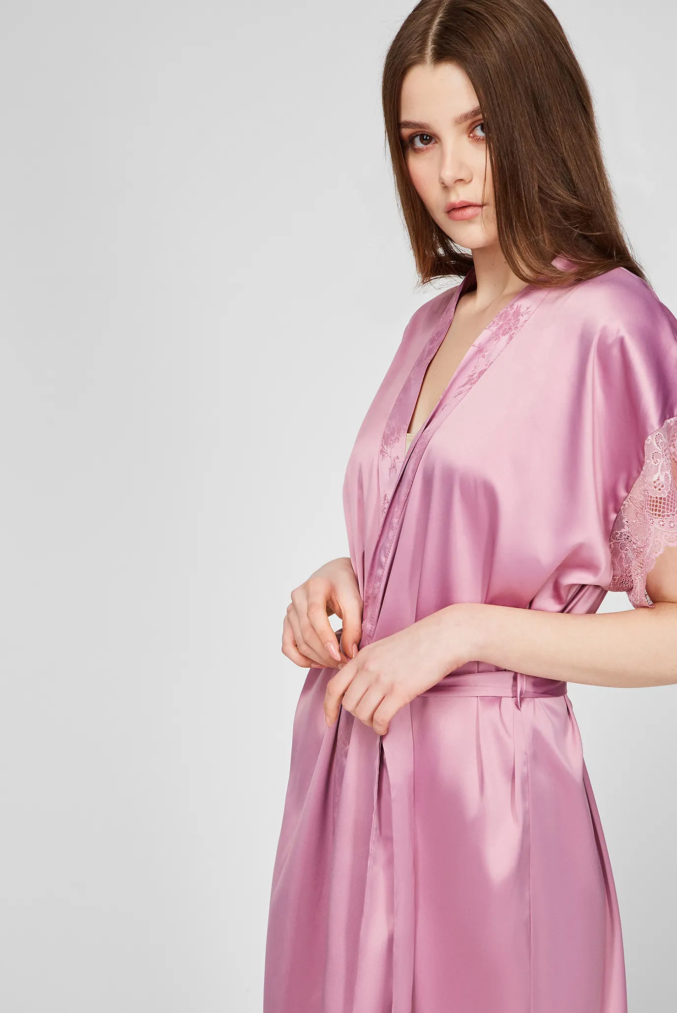 Жіночий рожевий пеньюар 2