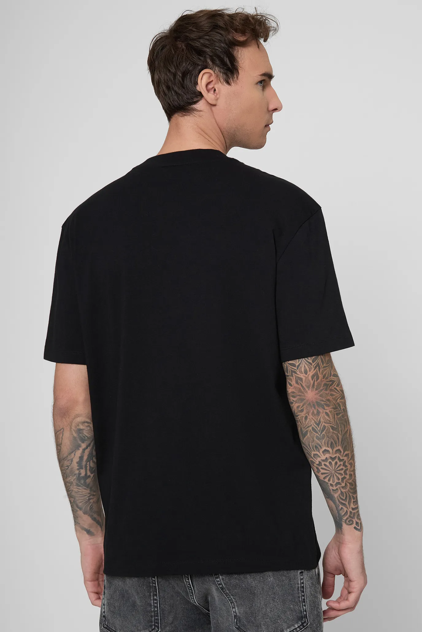 Мужская черная футболка 3