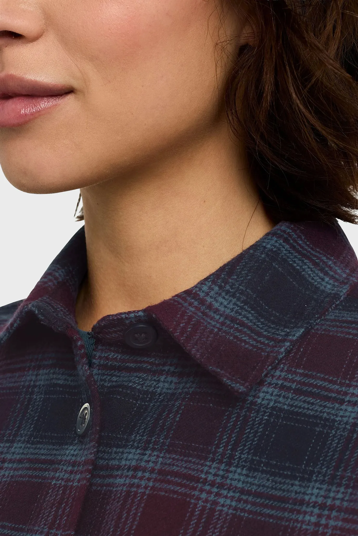 Женская темно-синяя рубашка в клетку 4