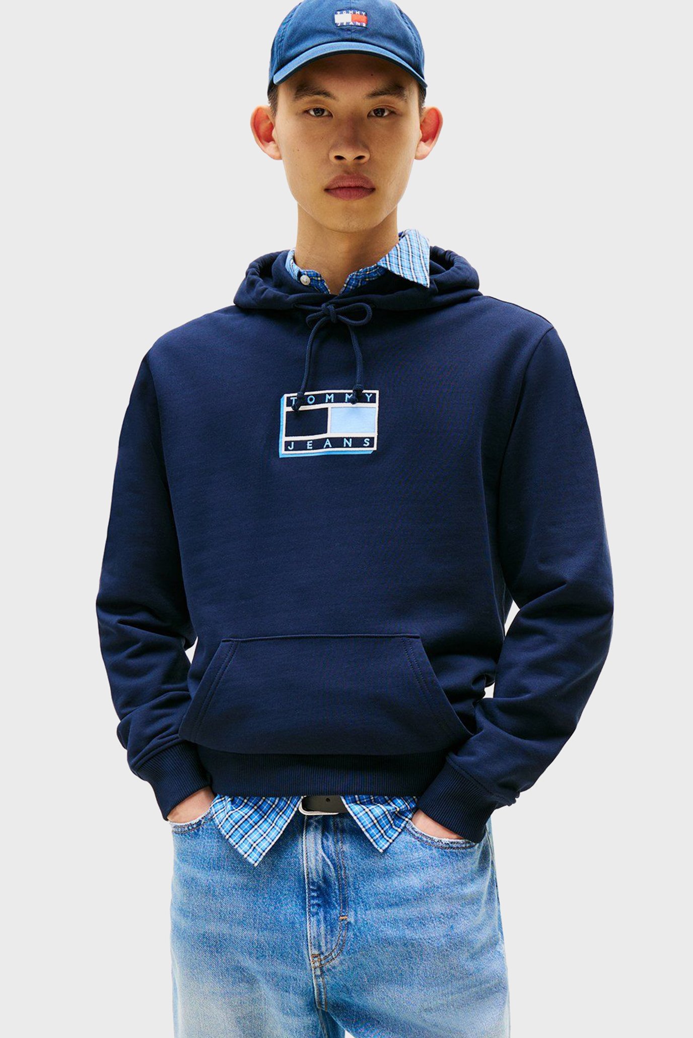 Мужское темно-синее худи REG POP CLR FLAG Синий XXL Tommy Jeans DM0DM21623 Мужское темно-синее худи REG POP CLR FLAG Синий XXL Tommy Jeans DM0DM21623