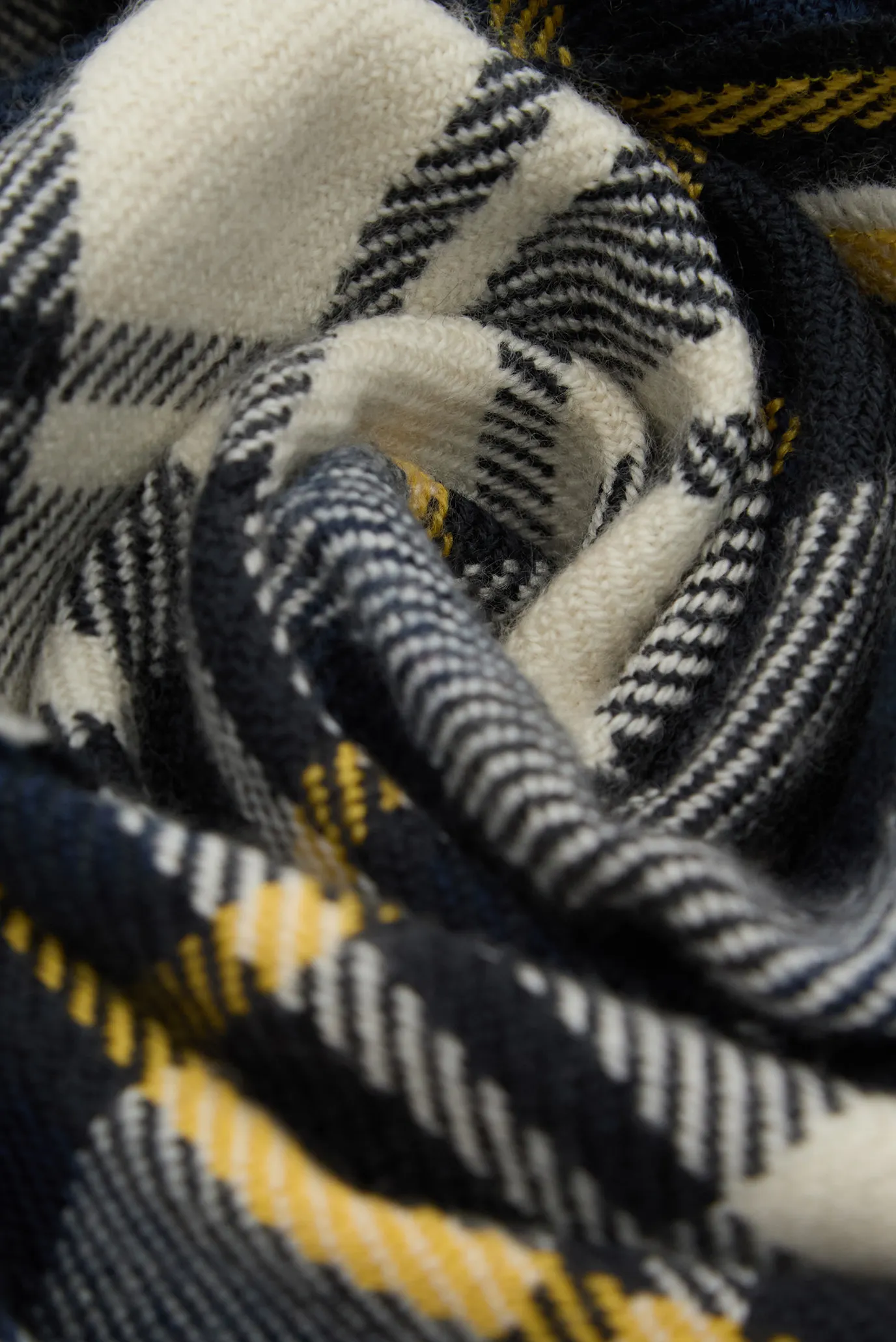 Мужской шерстяной шарф в клетку CREST 4