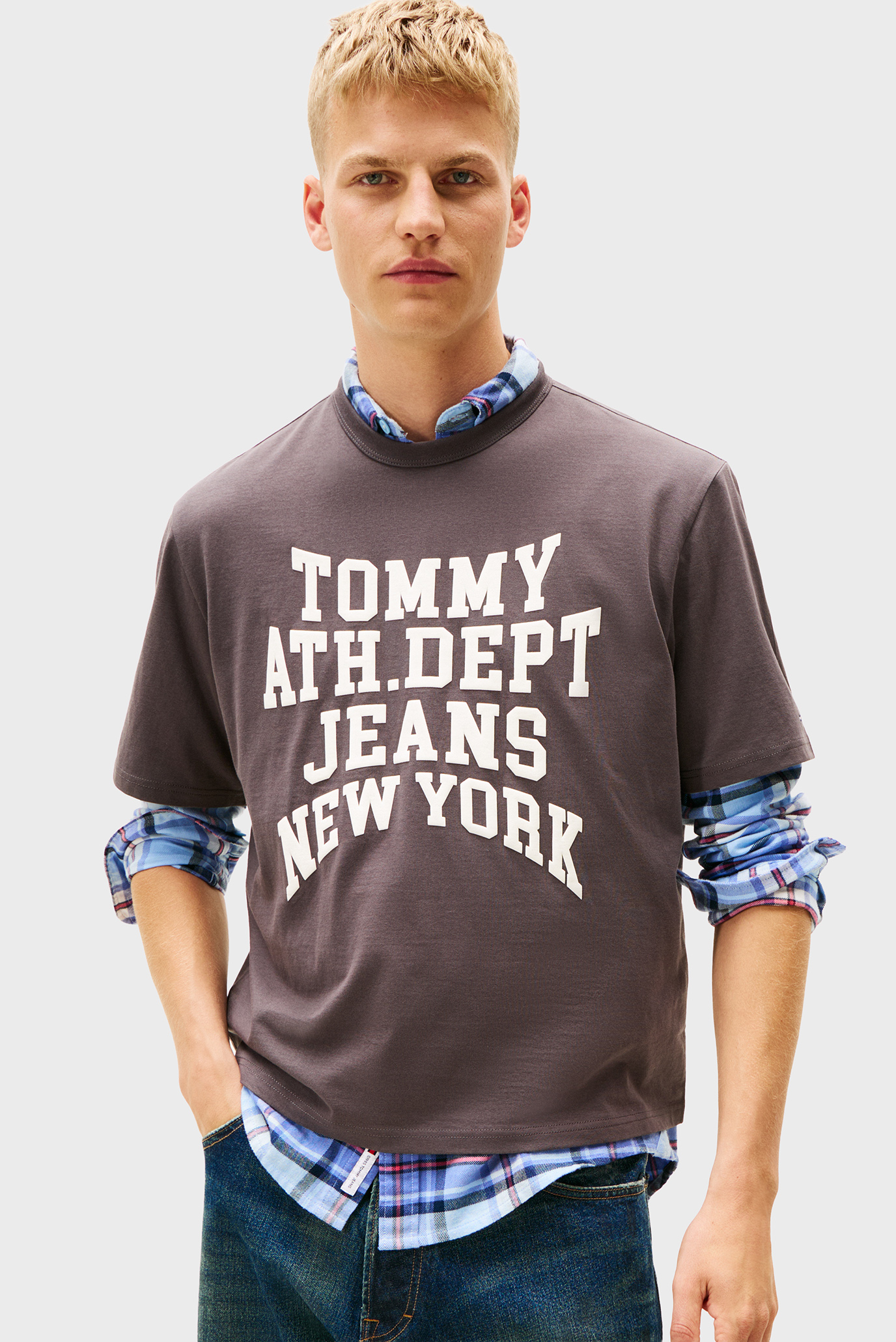 Мужская темно-серая футболка 90S VARSITY Серый XL Tommy Jeans DM0DM21988 Мужская темно-серая футболка 90S VARSITY Серый XL Tommy Jeans DM0DM21988