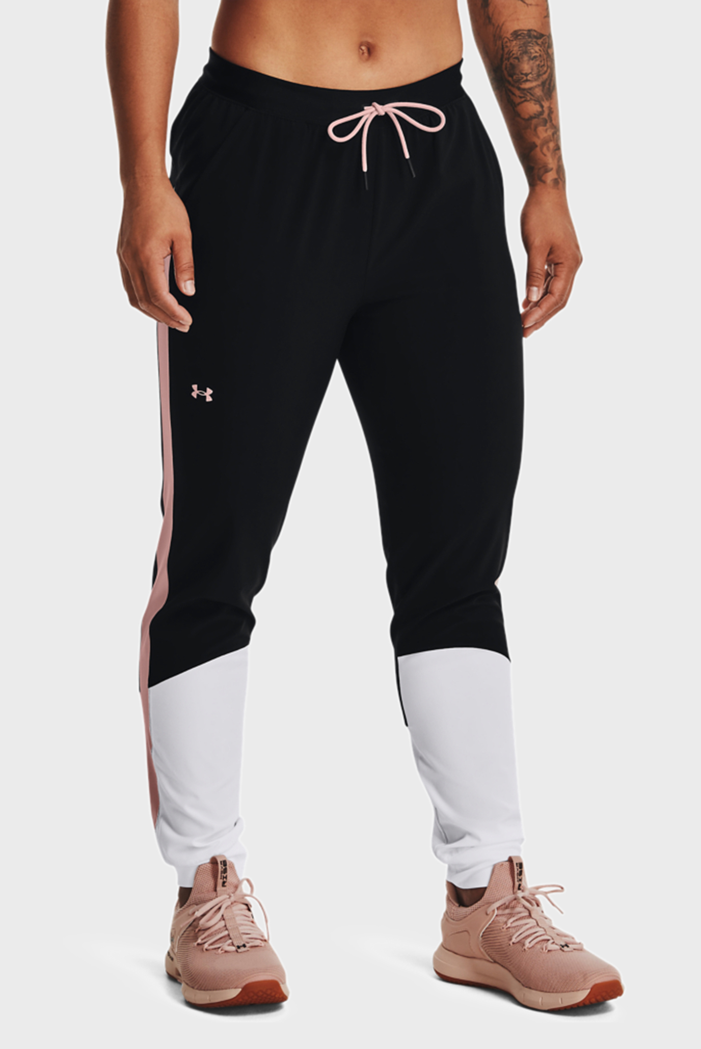 Женские черные спортивные брюки Armour Sport CB Woven Pant 1