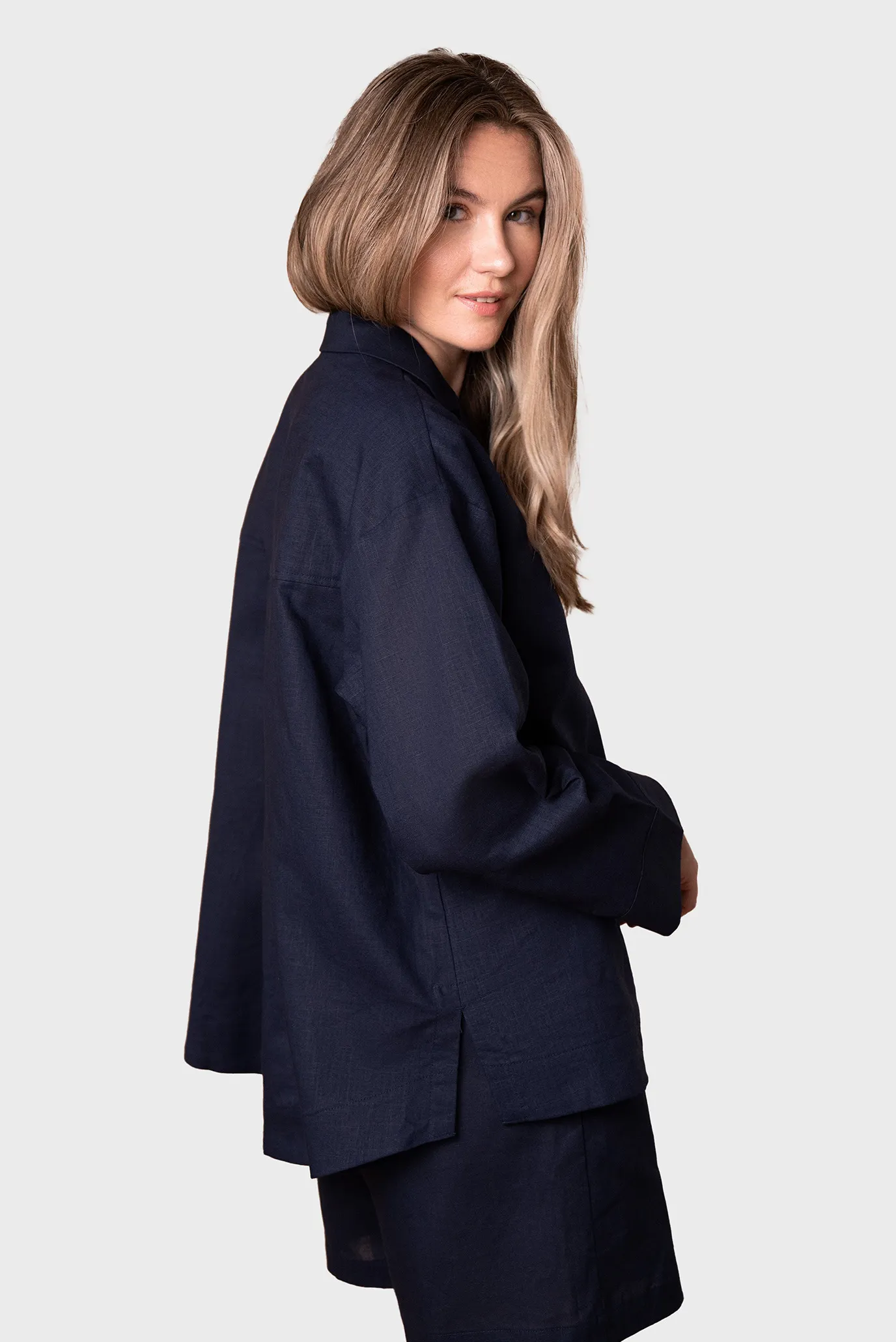 Женская темно-синяя рубашка 4