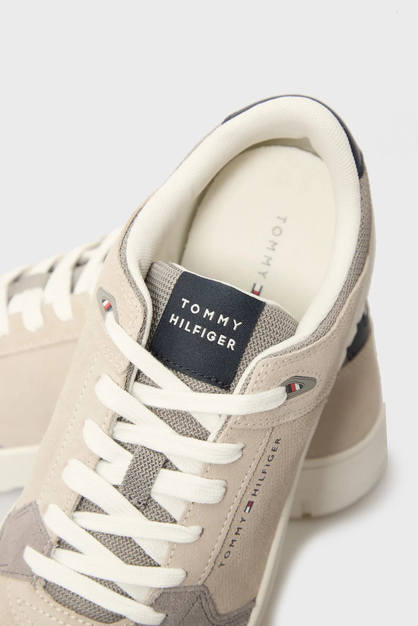 Чоловічі бежеві замшеві снікерси BASKET CORE LITE 2