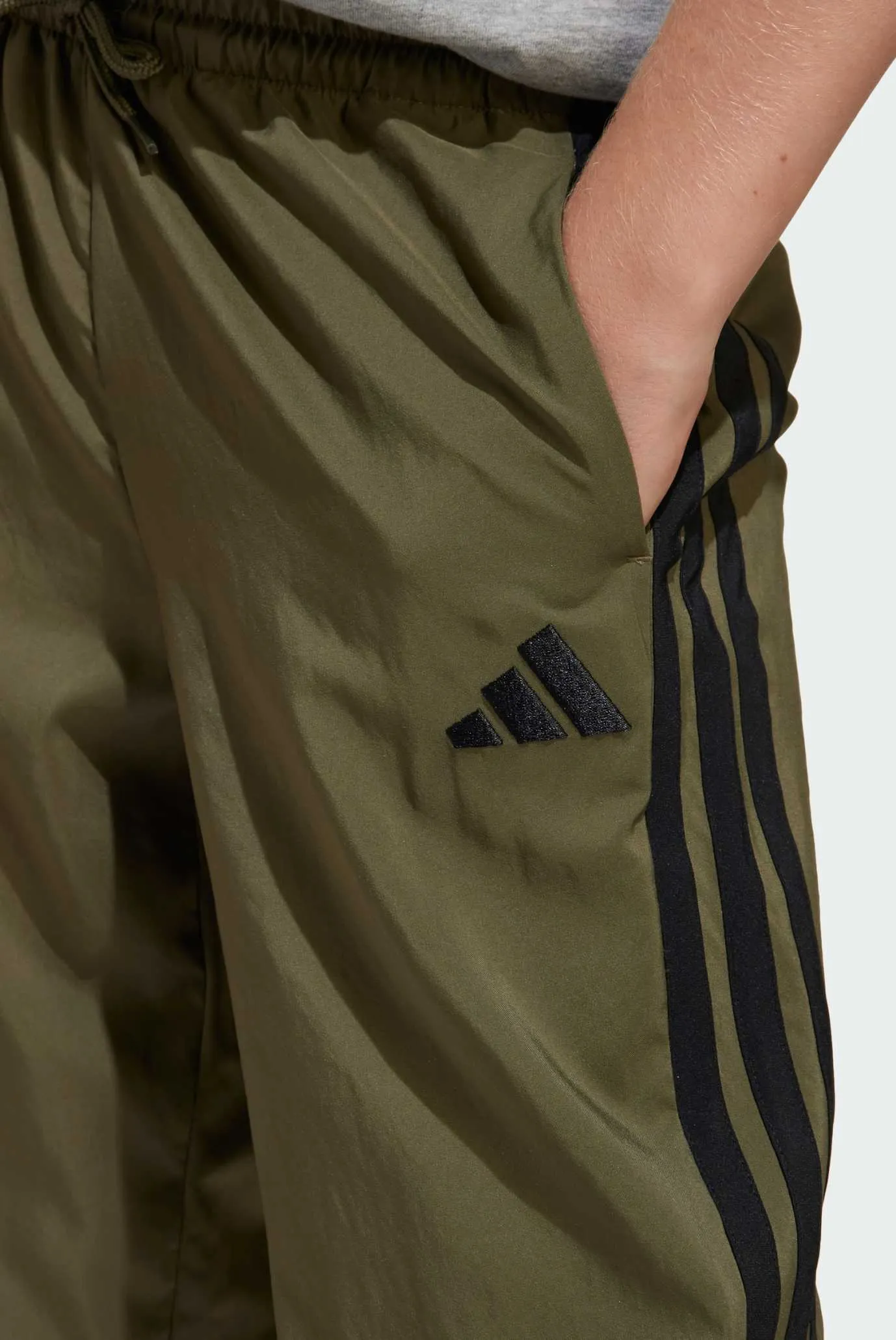 Детские оливковые спортивные брюки Essentials Climacool Kids 5