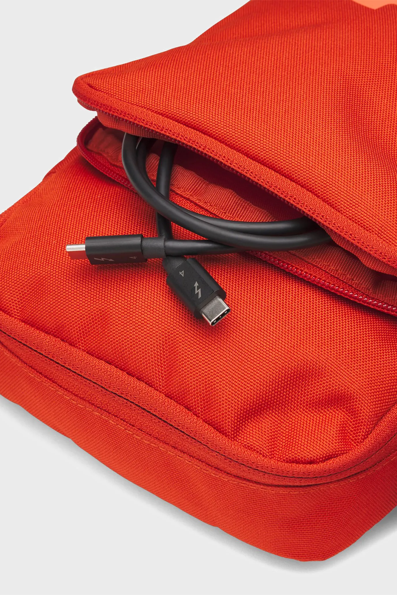 Оранжевая сумка UA Essential Lite Crossbody 5