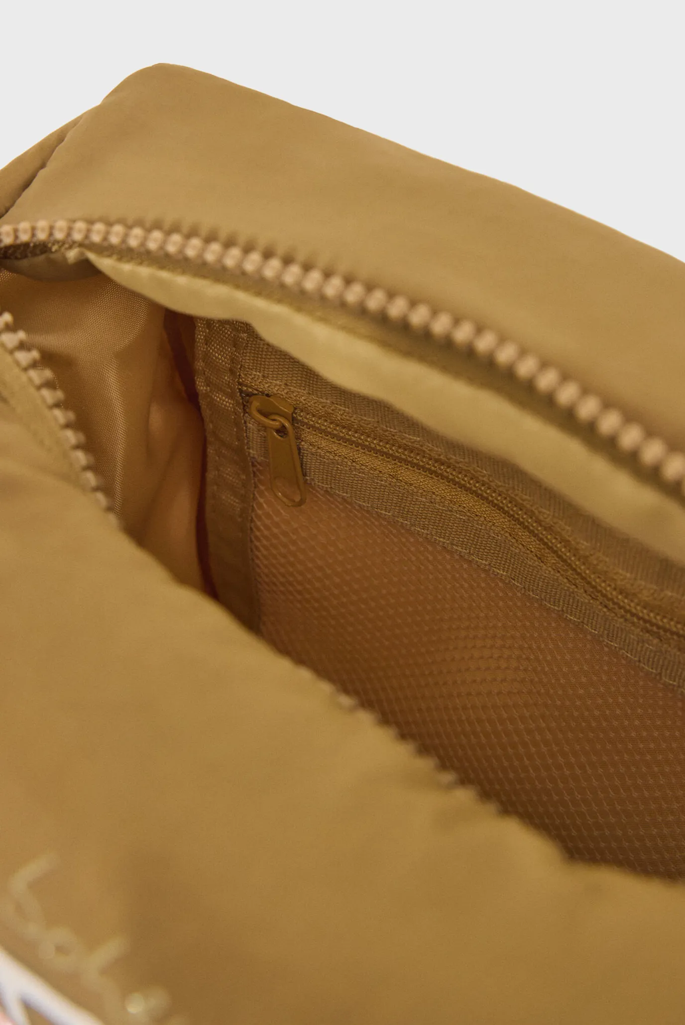 Жіноча оливкова косметичка Snoopy 5