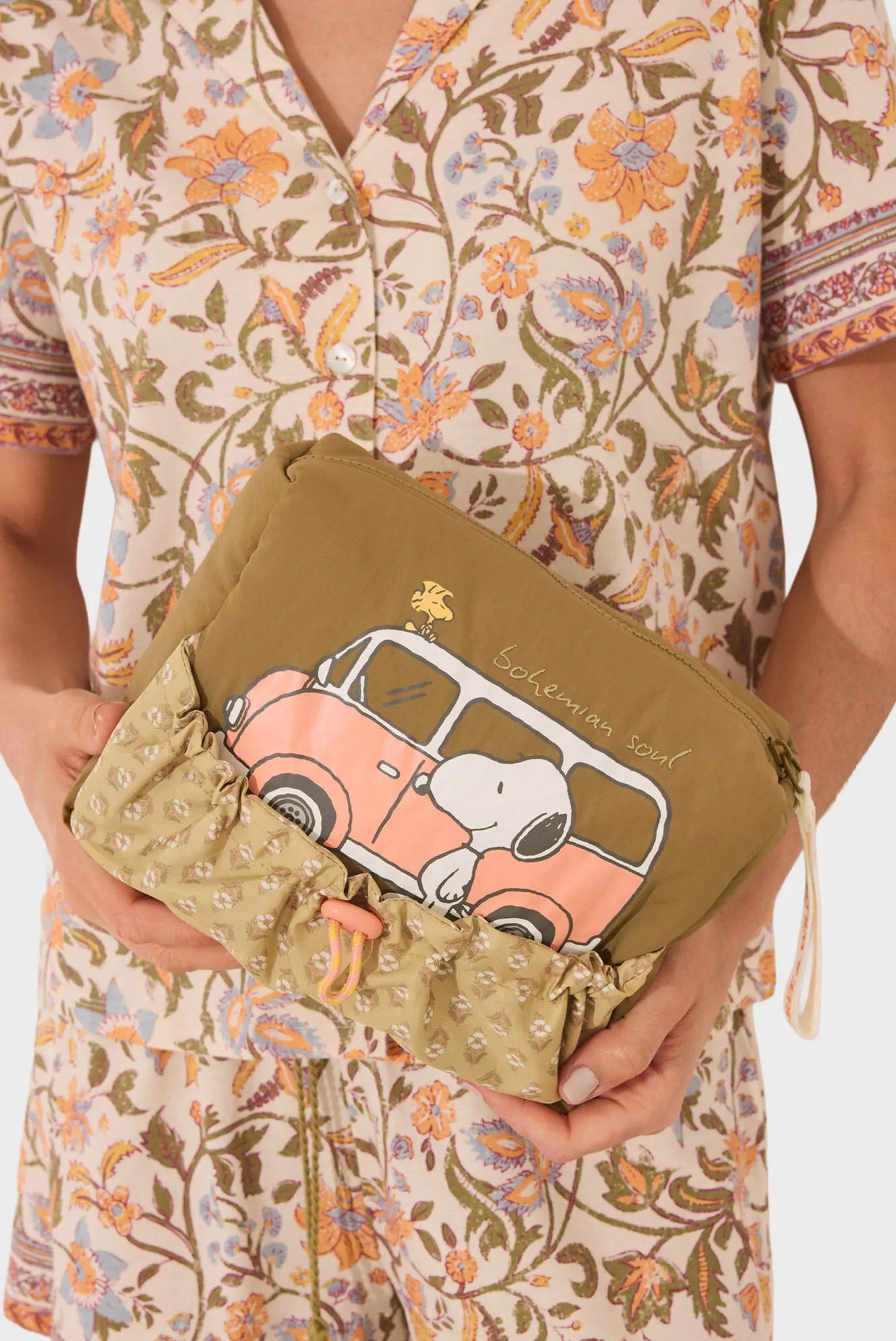 Жіноча оливкова косметичка Snoopy 2