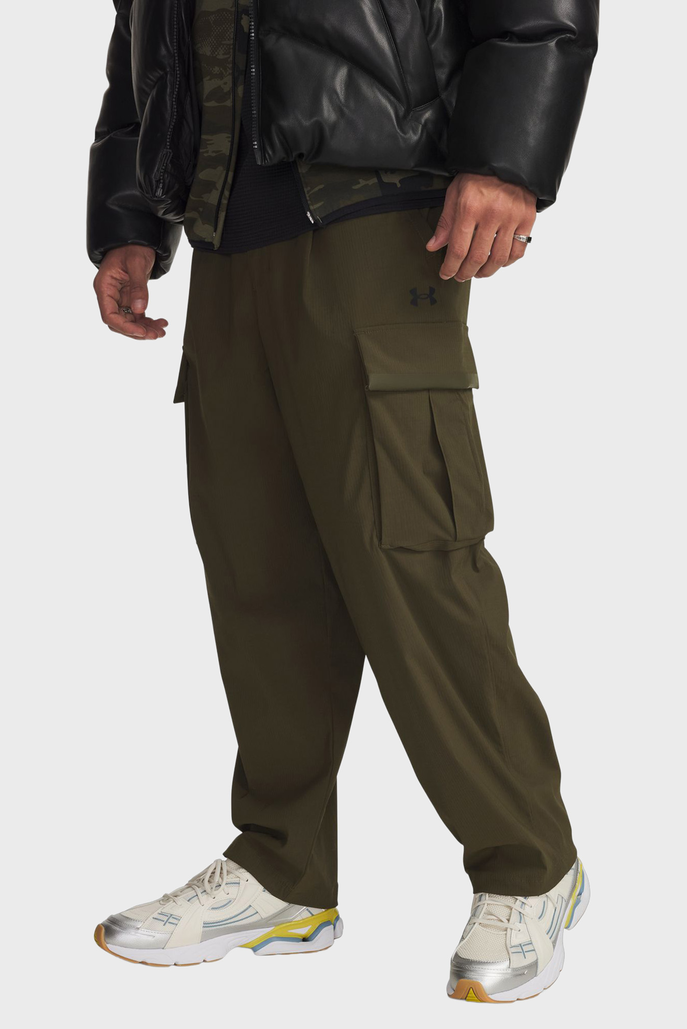 Мужские оливковые спортивные брюки UA UNSTPBLE TXTR WOVEN CARGO Оливковый XXL Under Armour 6003862-308 Мужские оливковые спортивные брюки UA UNSTPBLE TXTR WOVEN CARGO Оливковый XXL Under Armour 6003862-308