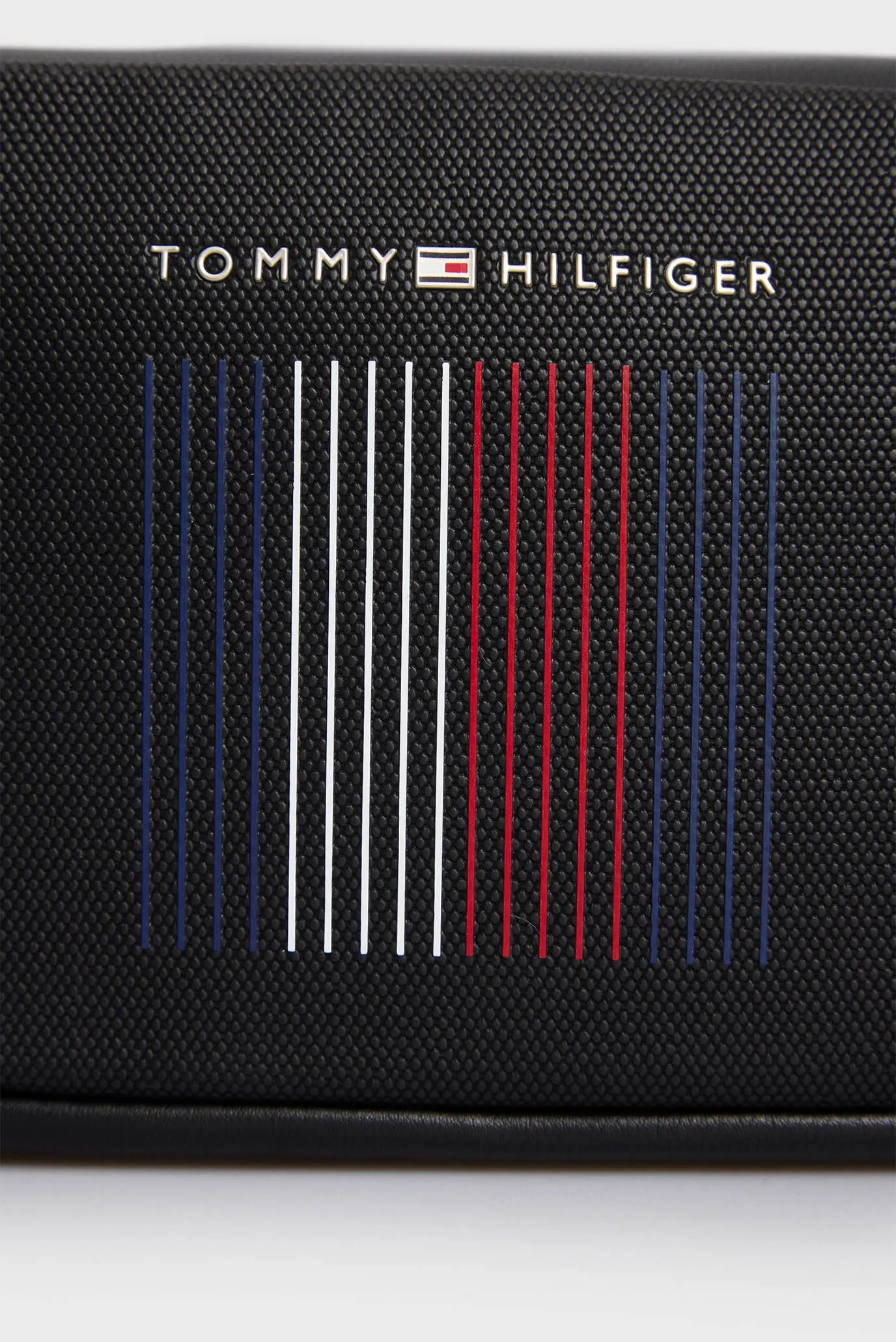 Чоловічий чорний несесер TH FOUNDATION WASHBAG 2