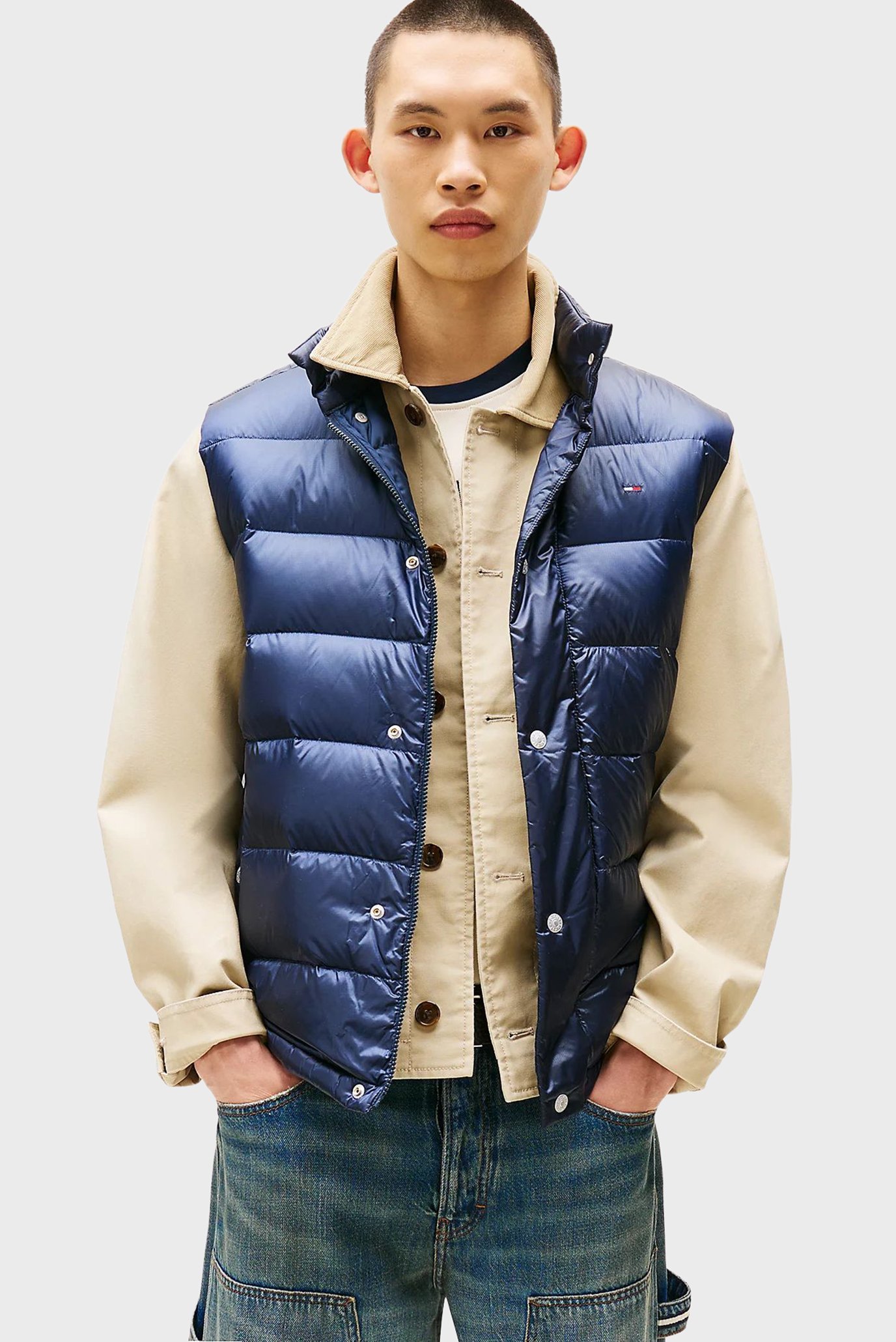 Мужской темно-синий пуховой жилет TJM LIGHT DOWN Синий XL Tommy Jeans DM0DM21777 Мужской темно-синий пуховой жилет TJM LIGHT DOWN Синий XL Tommy Jeans DM0DM21777