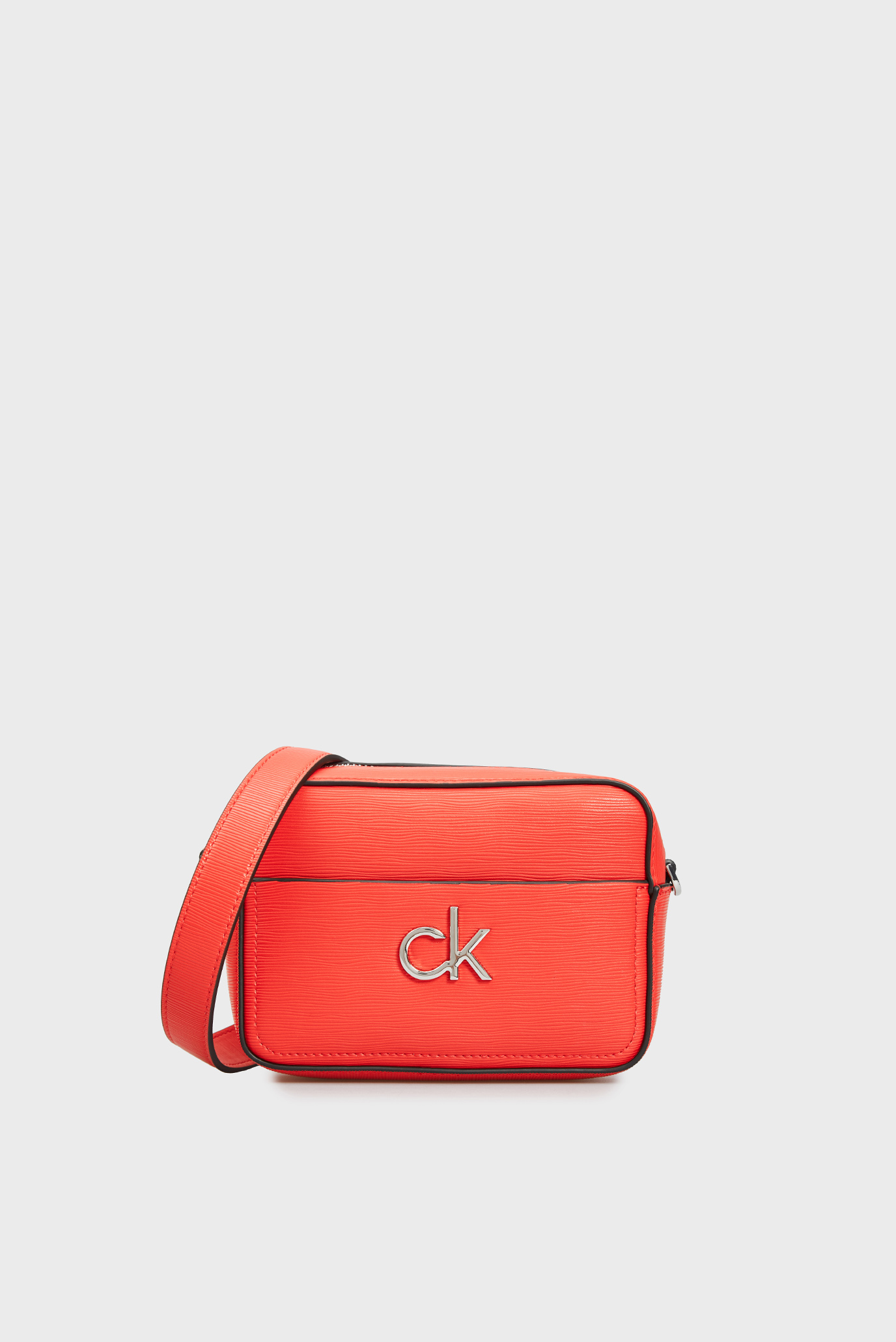 Женская красная сумка CAMERA BAG W/PCKT EYELETS 1