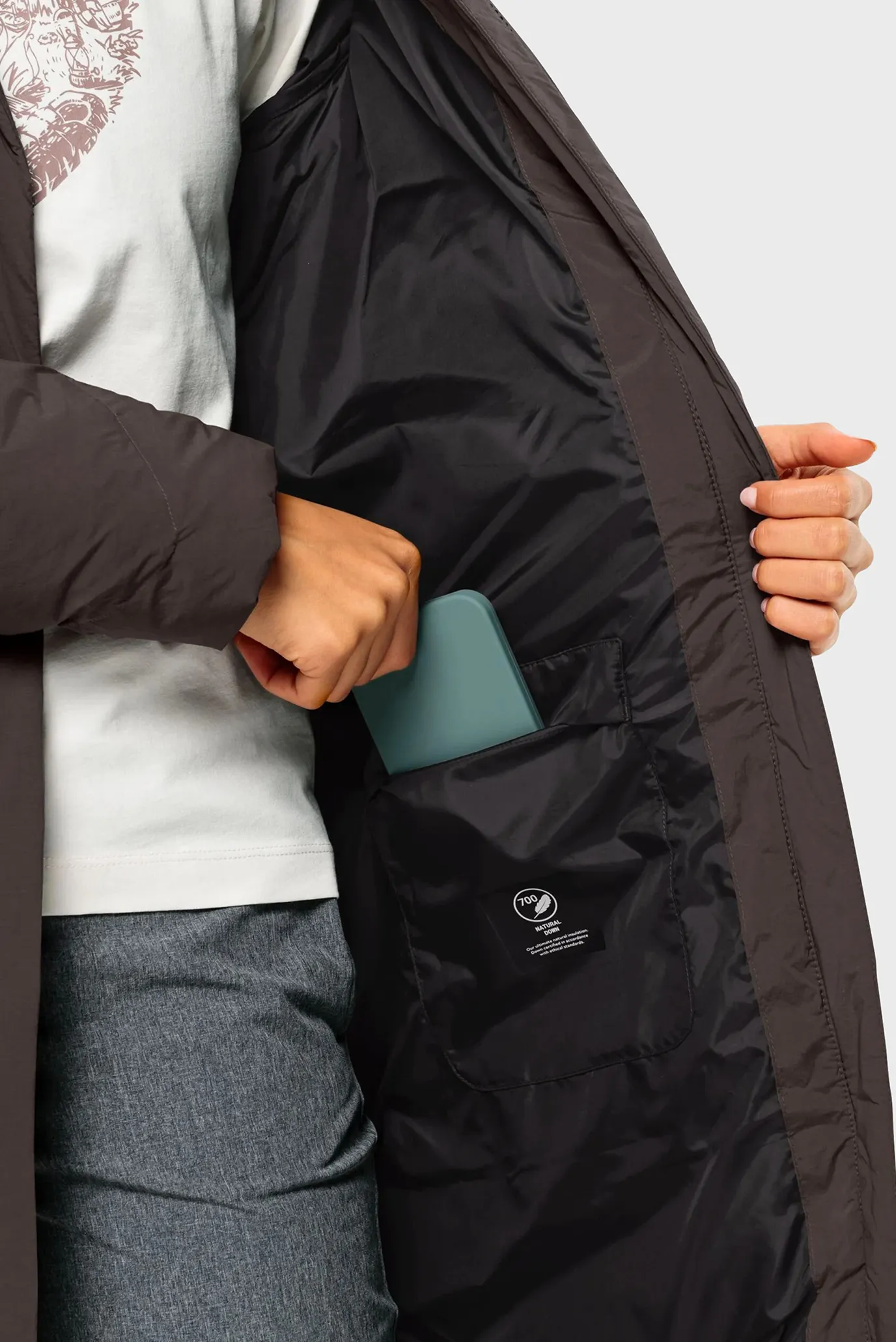 Женский темно-коричневый пуховик 4